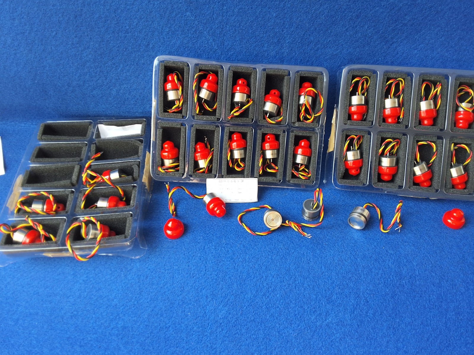 Lot of 29 Pressure Sensors GS19-06-G-V-3F Range: 0.25 MPa.