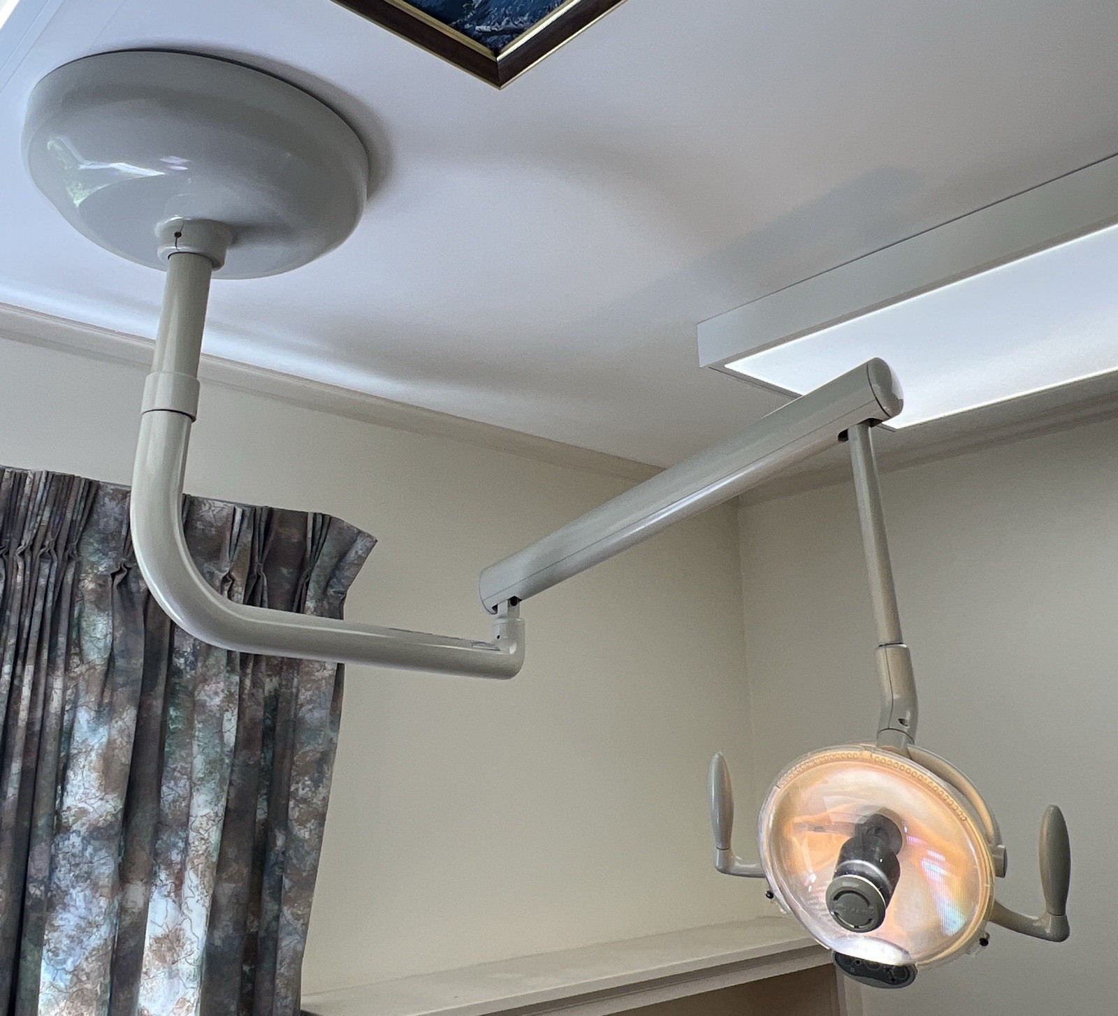 Midmark Dental Light Ceiling Mounted Model 153637-001 Works Great!!