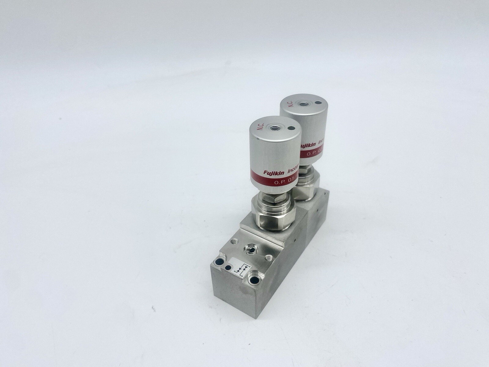 FUJIKIN DIAPHRAGM BLOCK VALVES, TYPE N.C., O.P. 0.5~0.6MPA