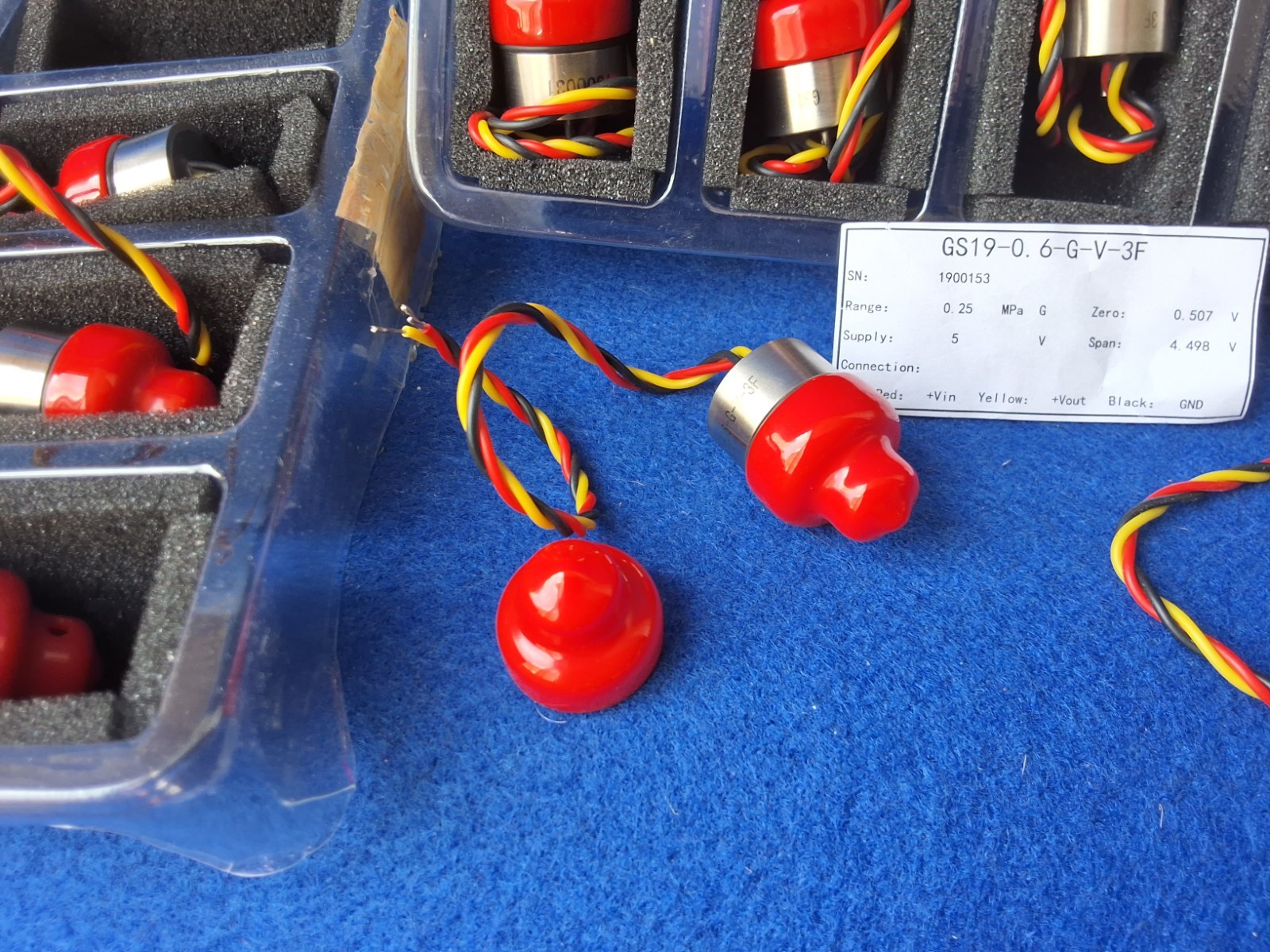 Lot of 29 Pressure Sensors GS19-06-G-V-3F Range: 0.25 MPa.