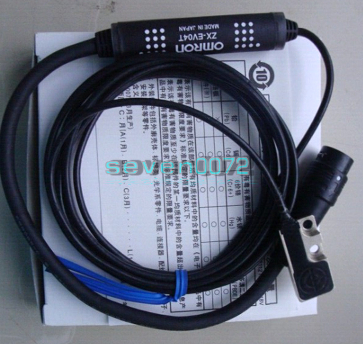 New In Box 1PC OMRON ZX-EV04T laser sensor