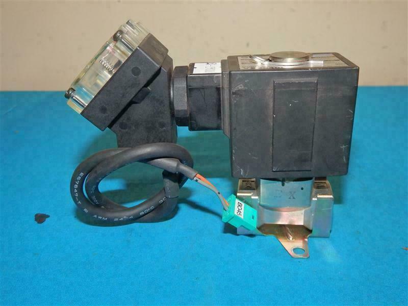SMC VX2340L Solenoid Valve 0~0.35MPa 6mm 0~0.3MPa Made in Japan w/ Scratches