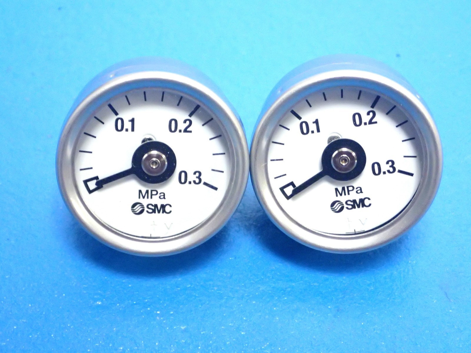 SMC 0.3 MPa GENERAL PURPOSE PRESSURE GAUGE 1/8 NPT, LOT OF 2, NOS!