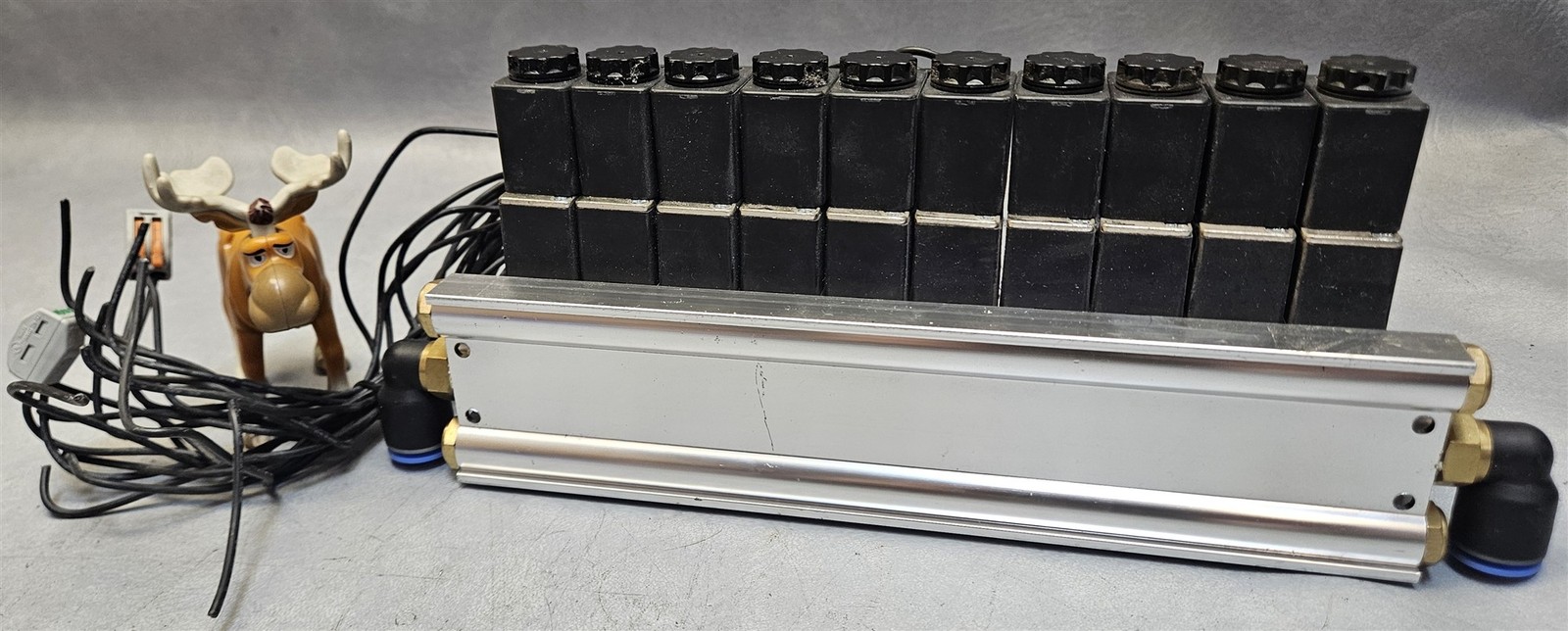 Lot of 10 4V210-08 Pneumatic Solenoid Valves 0.15-0.8MPa 24V on AirTac Manifold