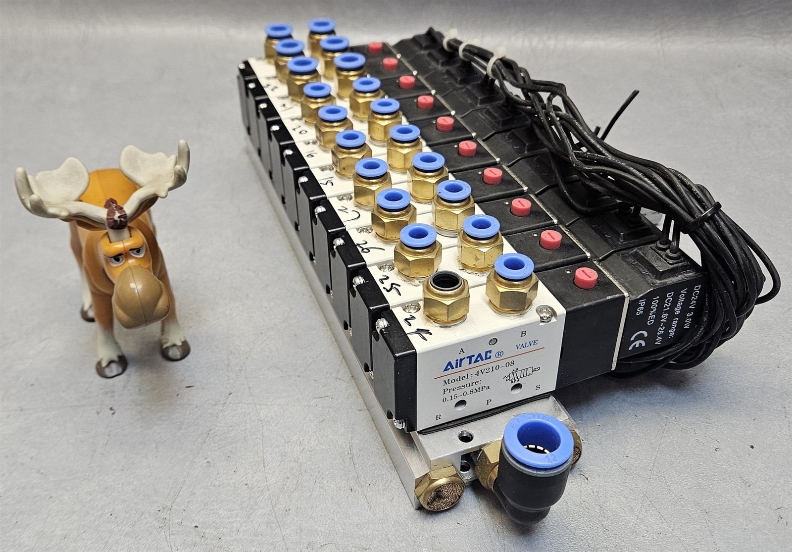 Lot of 10 4V210-08 Pneumatic Solenoid Valves 0.15-0.8MPa 24V on AirTac Manifold