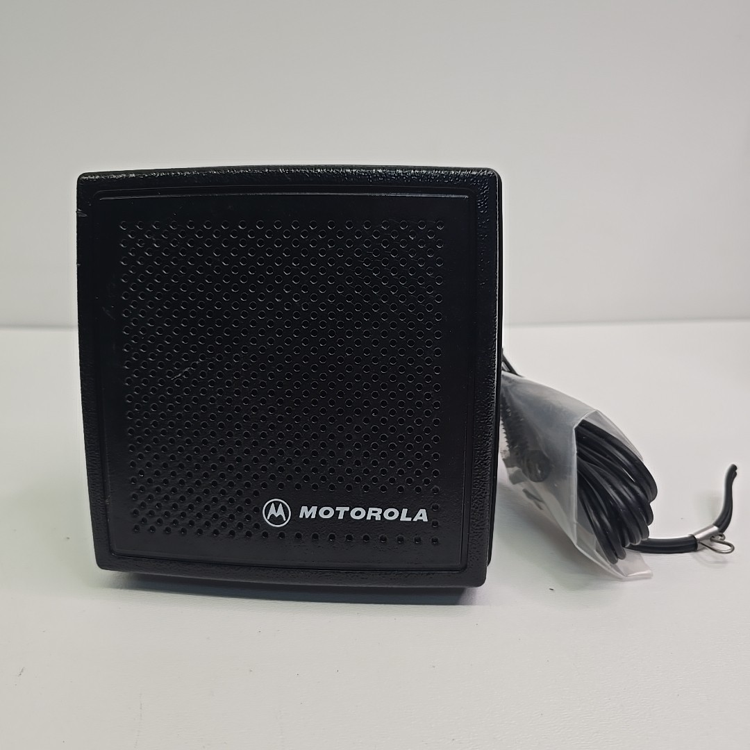 Motorola HSN4031B External Speaker 7.5W for mobile radios W Bracket & Hardware