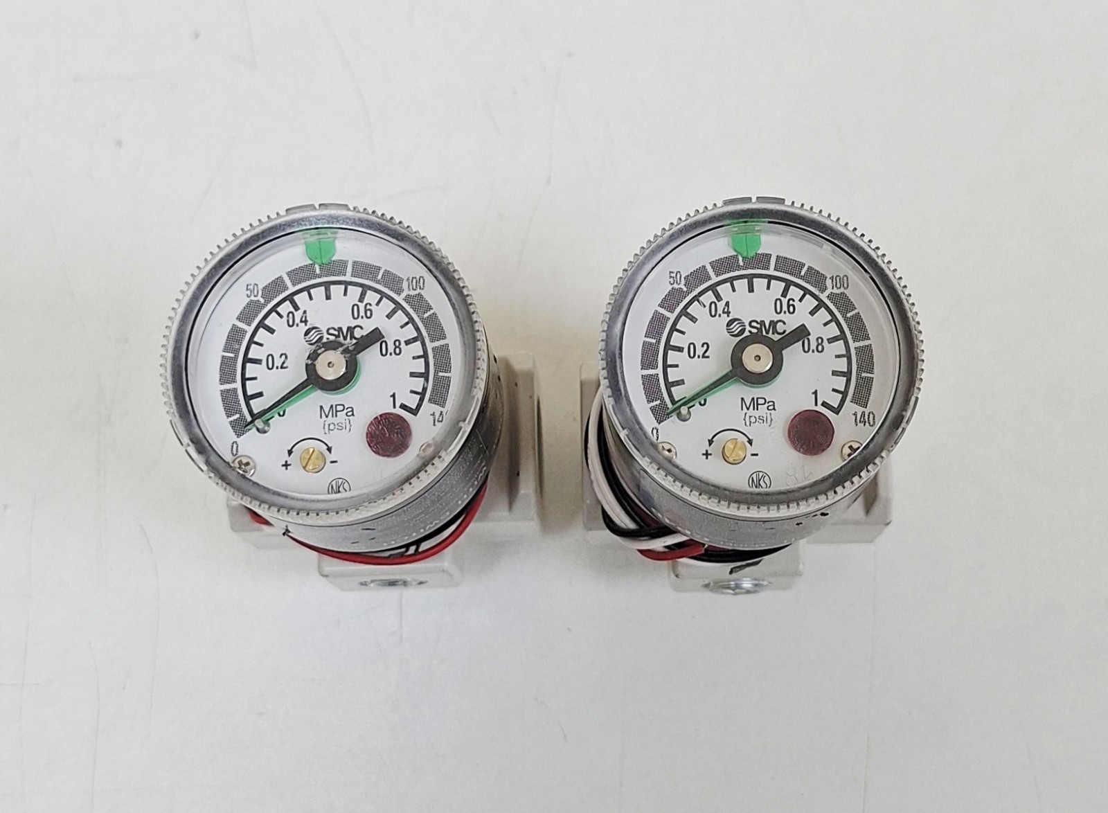 SMC Model GP46 Pressure Gauge with Switch 0.1-0.8MPa 0-121PSI (Lot of 2 pcs)