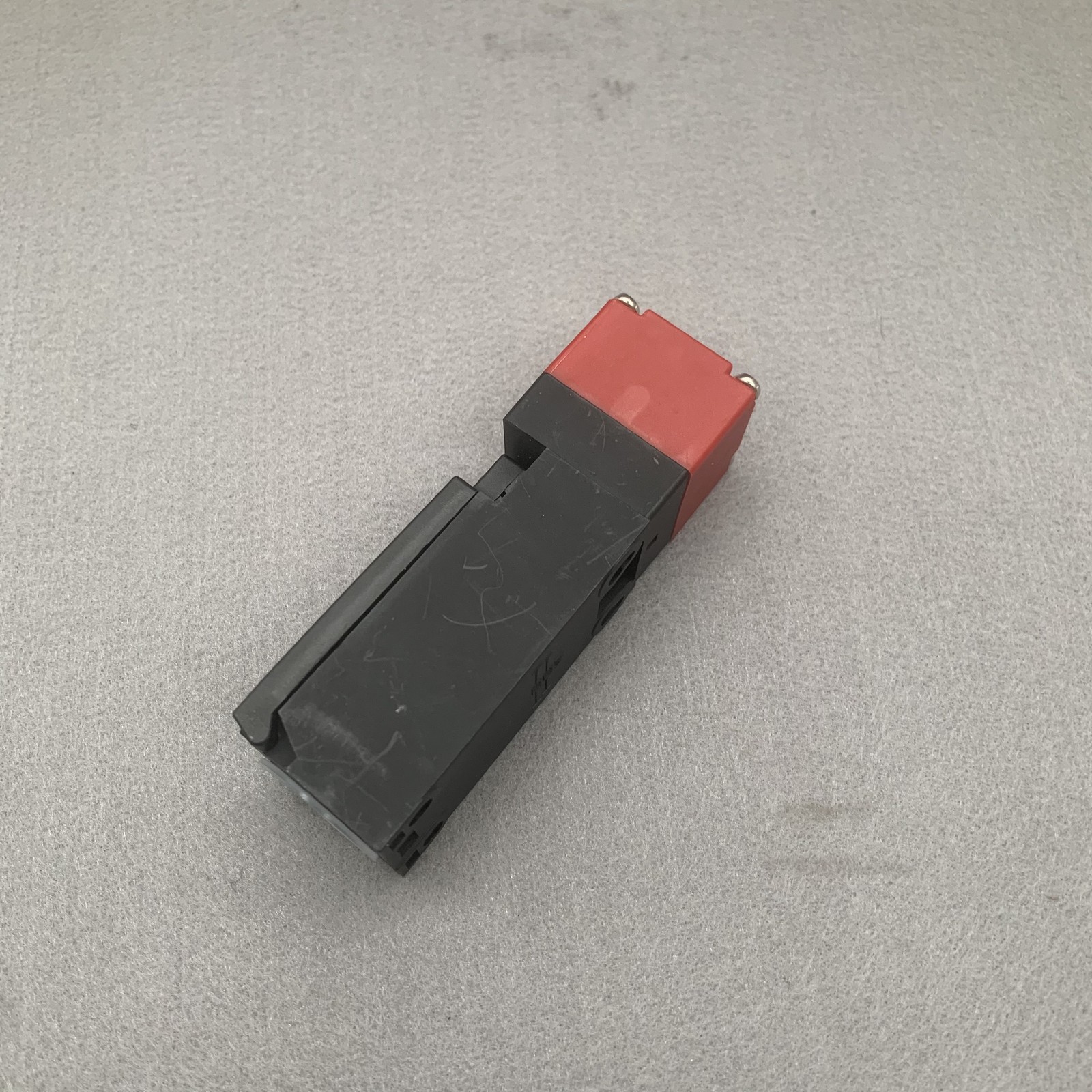Omron Safety Door Switch D4NS-1BF D4NS1BF New In Box Free Ship US
