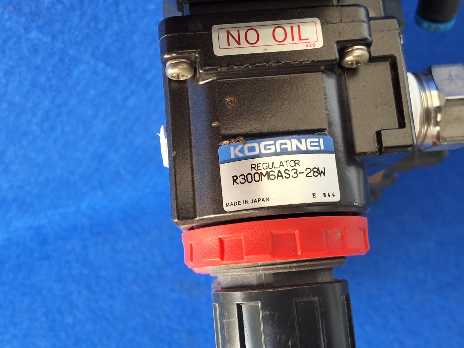 Koganei R300M6AS3-28W Regulator MR303-03-28W 0.05-0.25MPa 6-Port Manifold.