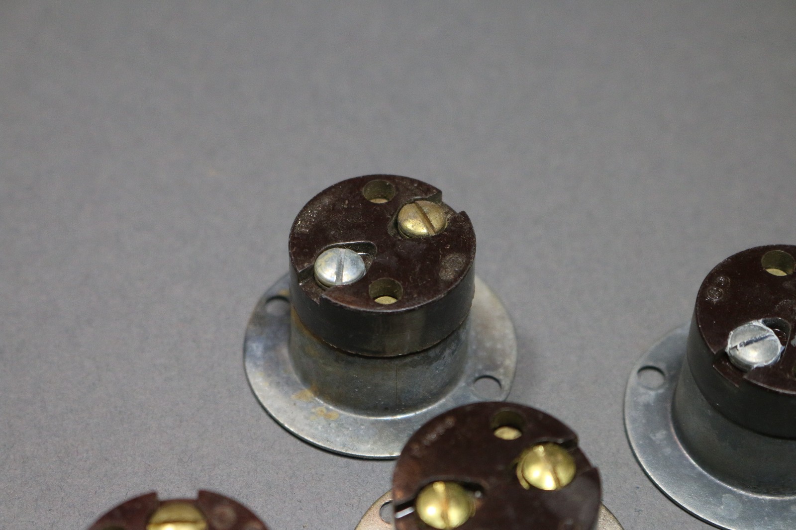 Lot of 7 Vintage Hubbell Twist Lock AC Panel Plug 10A 250V 15A 125V Circular
