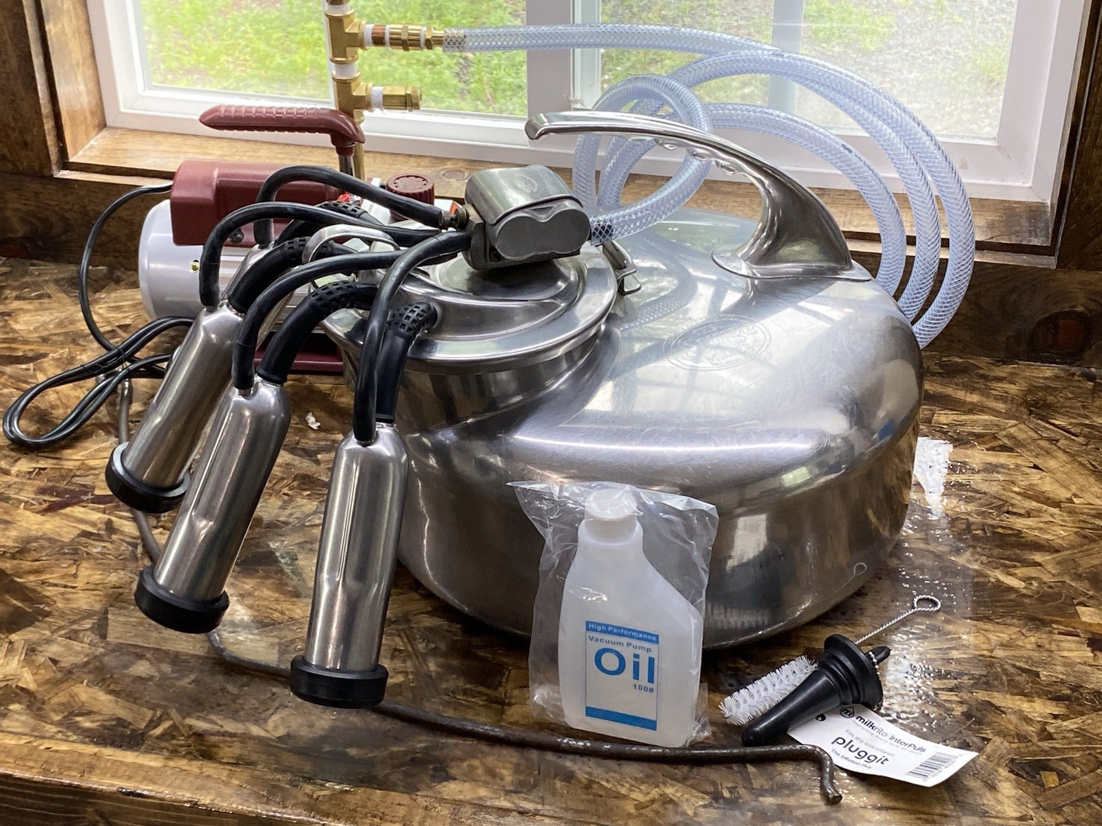 SURGE COMPLETE MILKING MACHINE COW-GOAT NEW 1/3 HP VACUUM PUMP