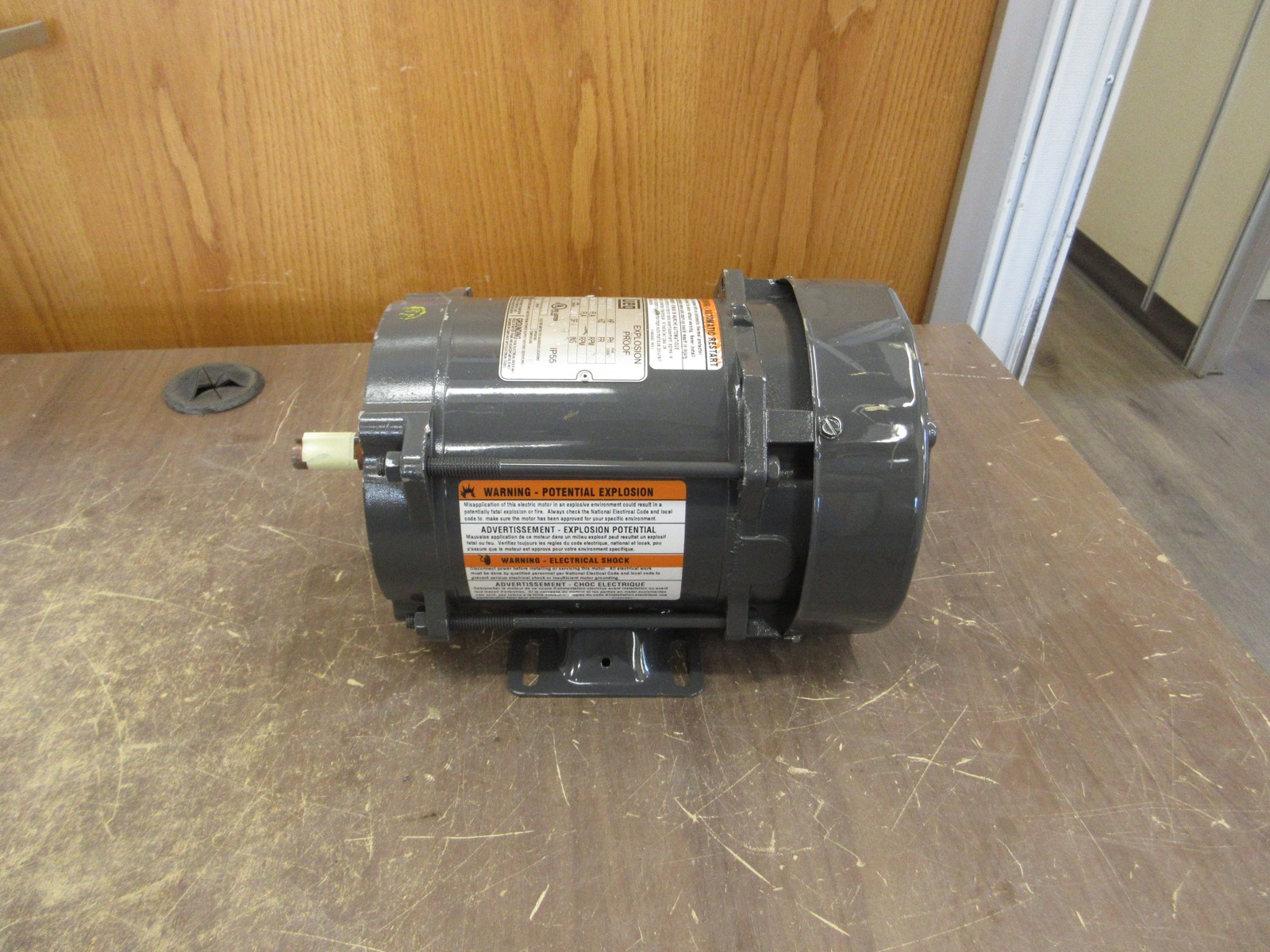 WEG Explosion Proof Motor .7536XS3E56C 0.75/0.50HP 3600RPM 60/50Hz Used