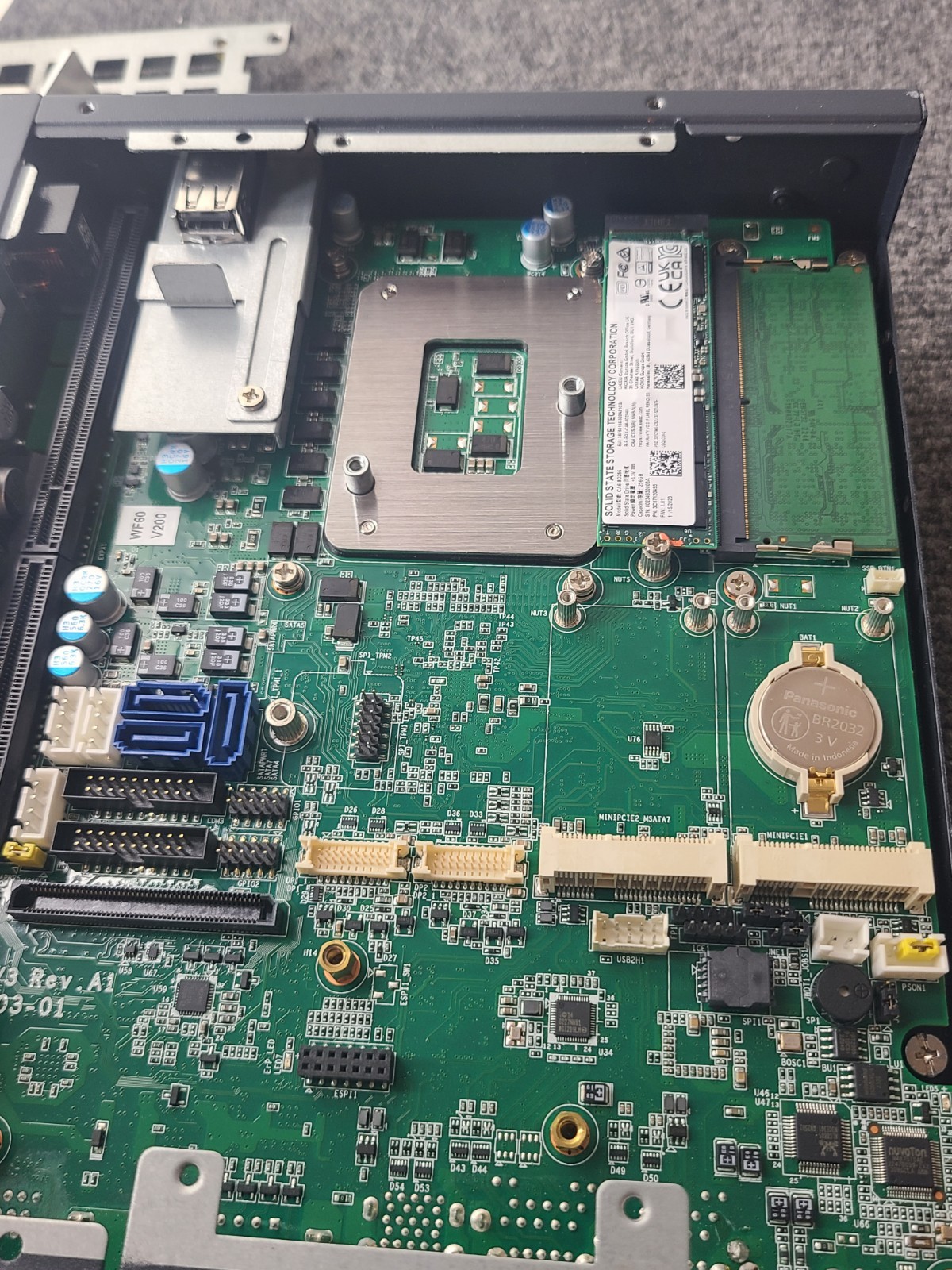 ADVANTECH MIC-770 V3 COMPACT FANLESS SYSTEM W/ MIC-75M20 i-MODULE SSD 256GB