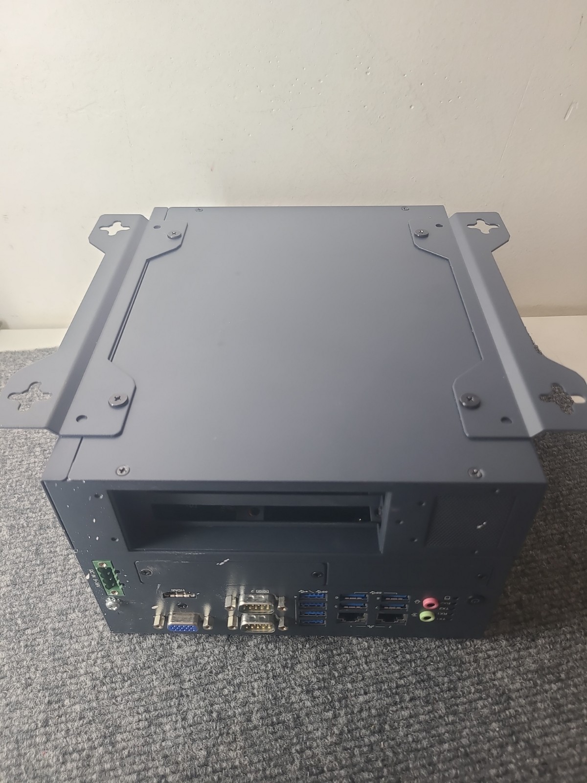 ADVANTECH MIC-770 V3 COMPACT FANLESS SYSTEM W/ MIC-75M20 i-MODULE SSD 256GB