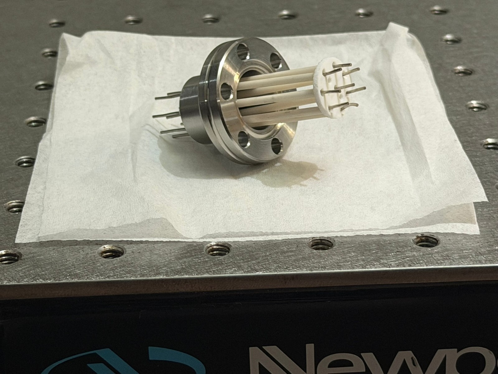 8-pin electrical feedthrough 1.33″ ConFlat (CF) flange UHV High Vacuum Chamber