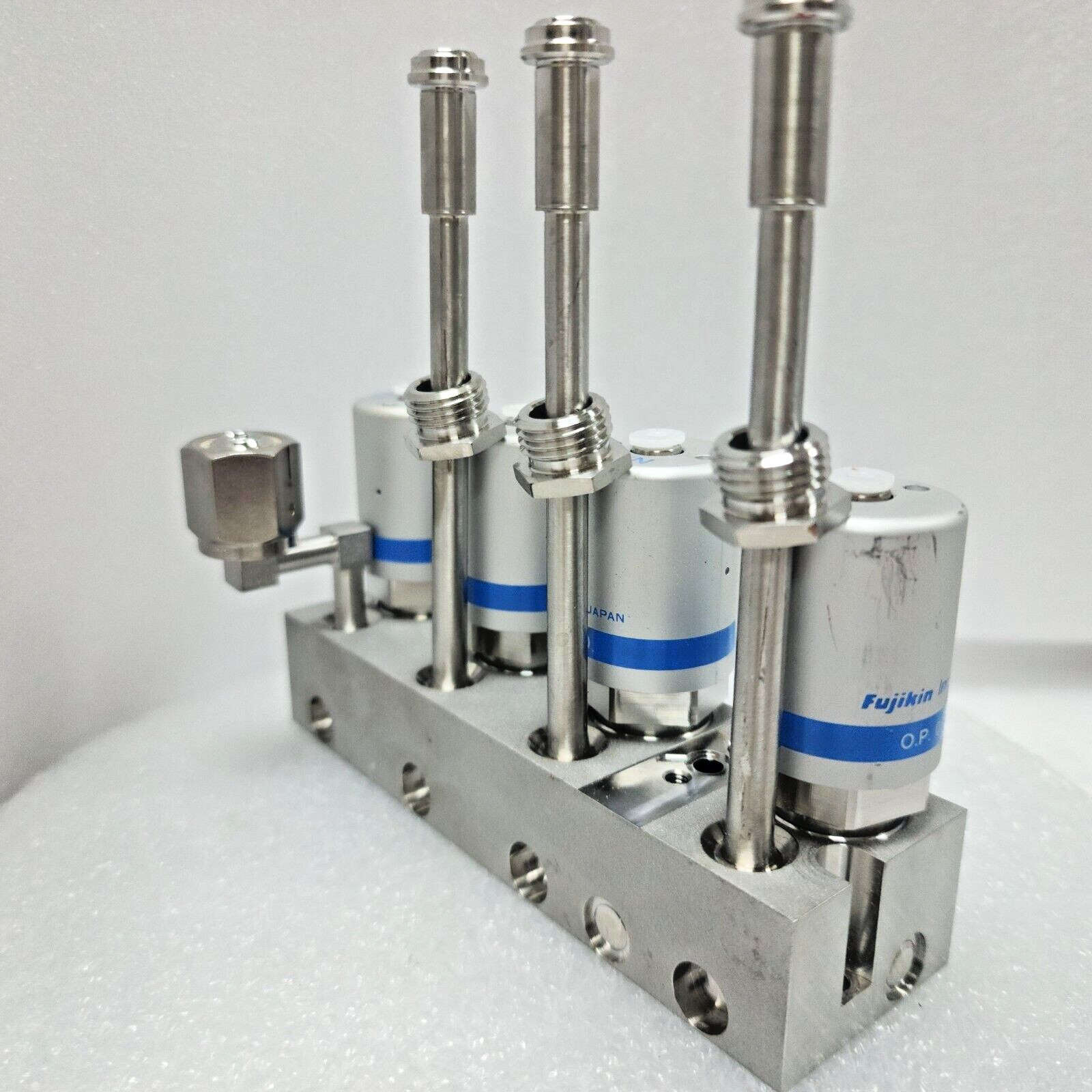 Lam 766-254520-326 Rev B, 4xFujikin 0.5~0.6 MPa Type N.O Assembly Valve, 97139