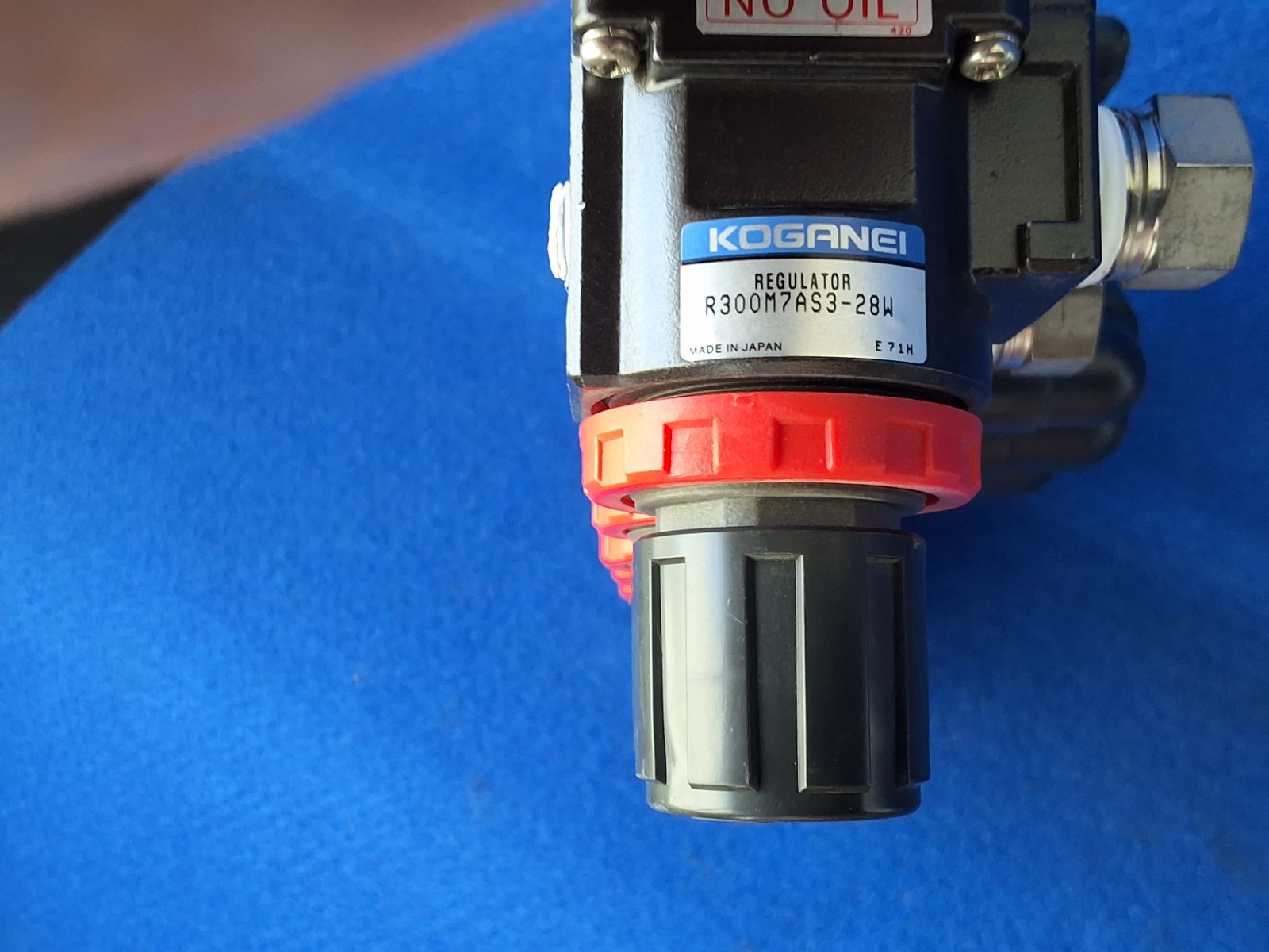 Koganei R300M7AS3-28W Regulator MR303-03-28W 0.05-0.25MPa 7-Port Manifold.