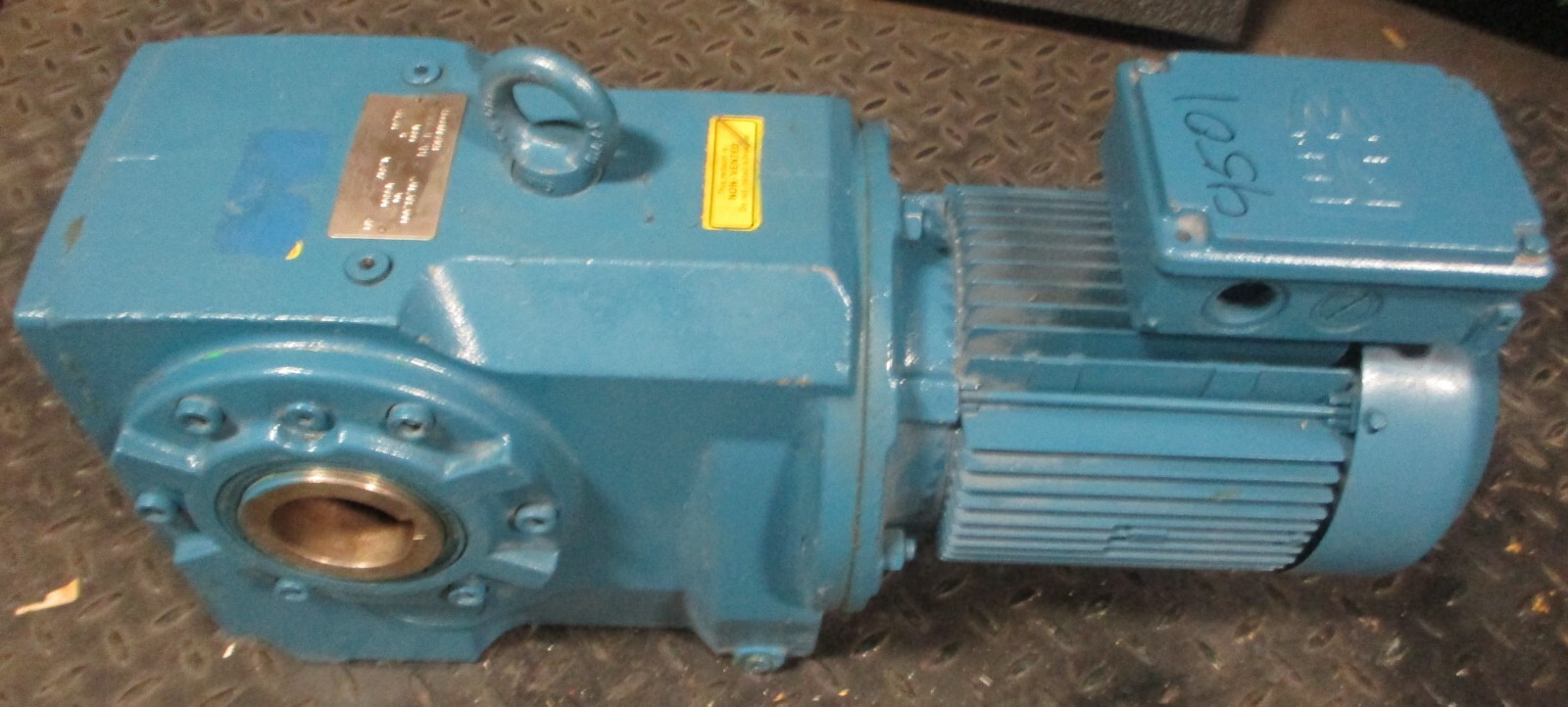 Sew Eurodrive KA86DT100L4 Gearmotor 2-7/16″ Bore 5HP 1680RPM TEFC