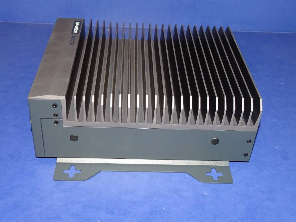 NEW IN ORIGINAL BOX ADVANTECH MIC-7700 / MIC7700Q2101-T Desktop Compact Fanless