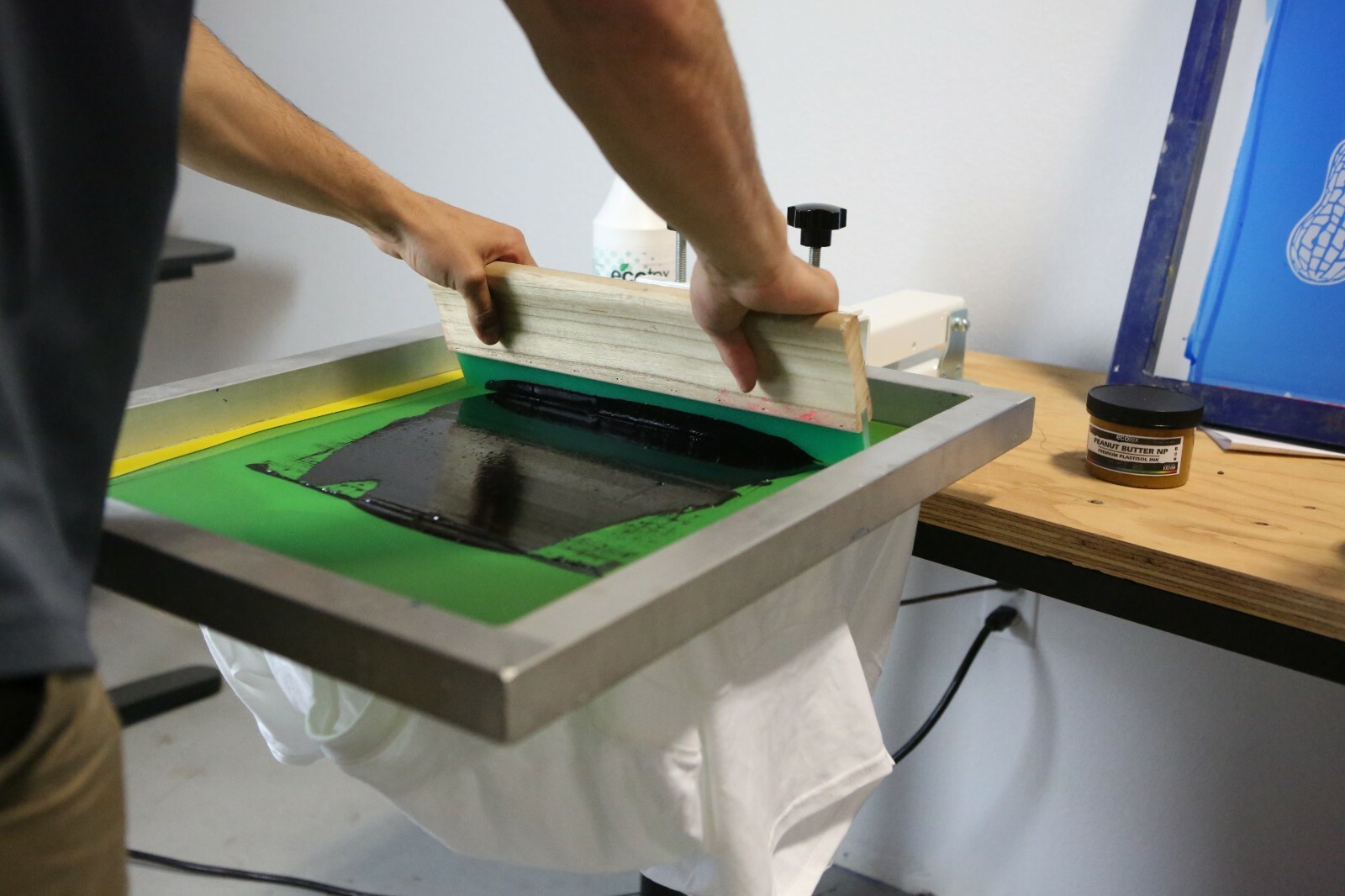 Plastisol Ink For Screen Printing – Low Temp Cure 270F – Primary Colors
