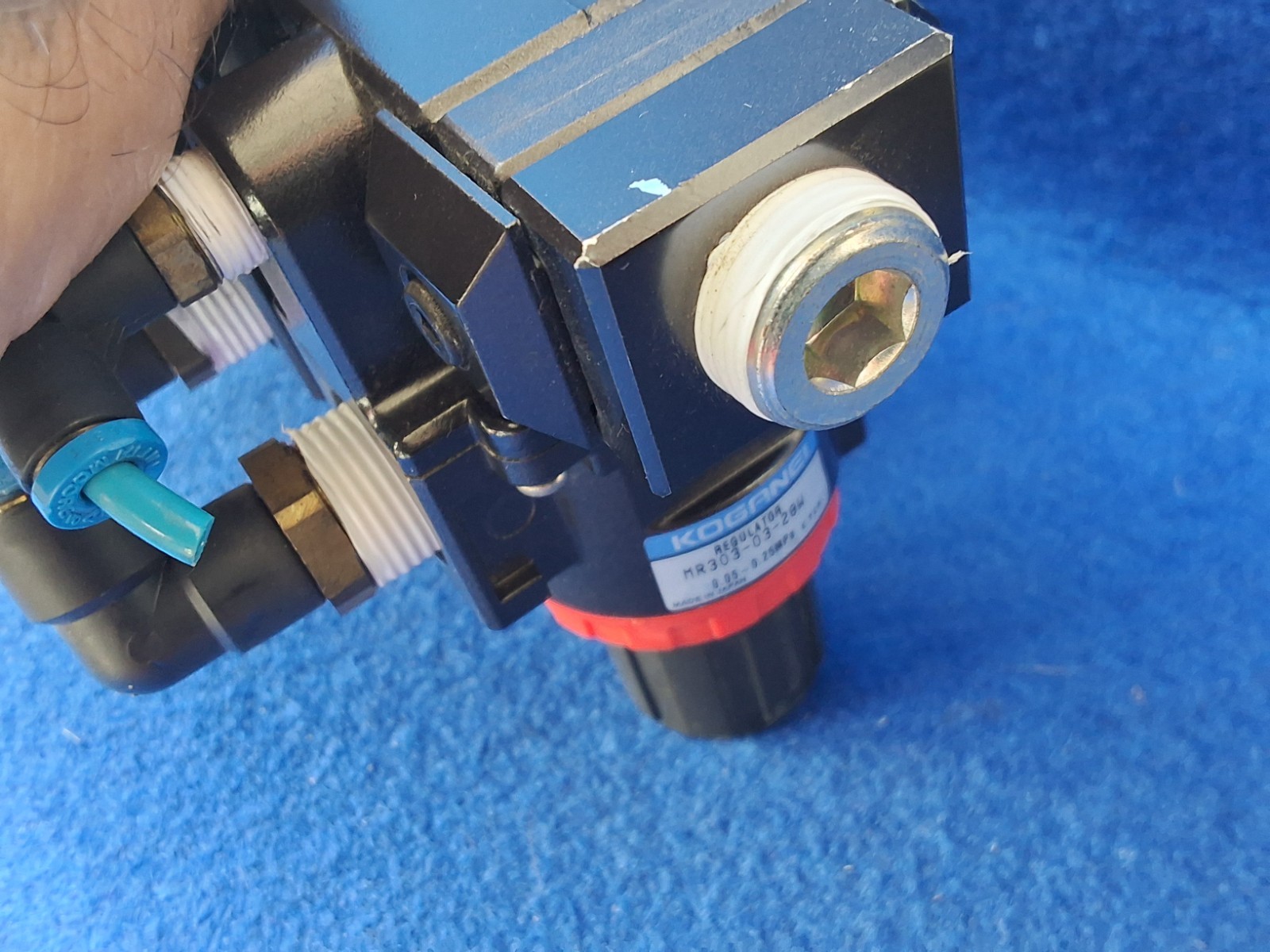 Koganei R300M7AS3-28W Regulator MR303-03-28W 0.05-0.25MPa 7-Port Manifold.