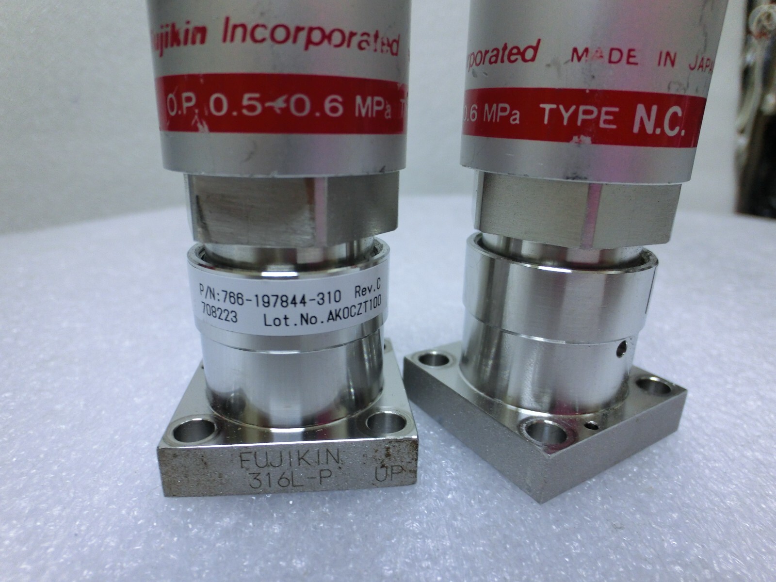 2pc Fujikin 708223 Diaphram Valve,LAM 766-197844-310 Rev C,O.P. 0.5~0.6mPa_96436