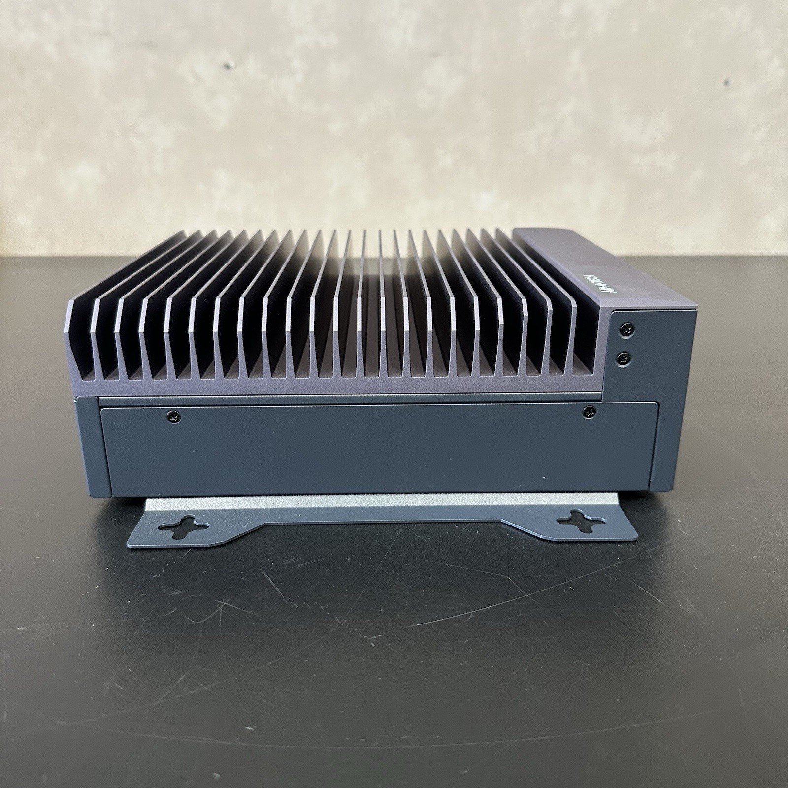 Advantech MIC-7700 Desktop Compact Fanless