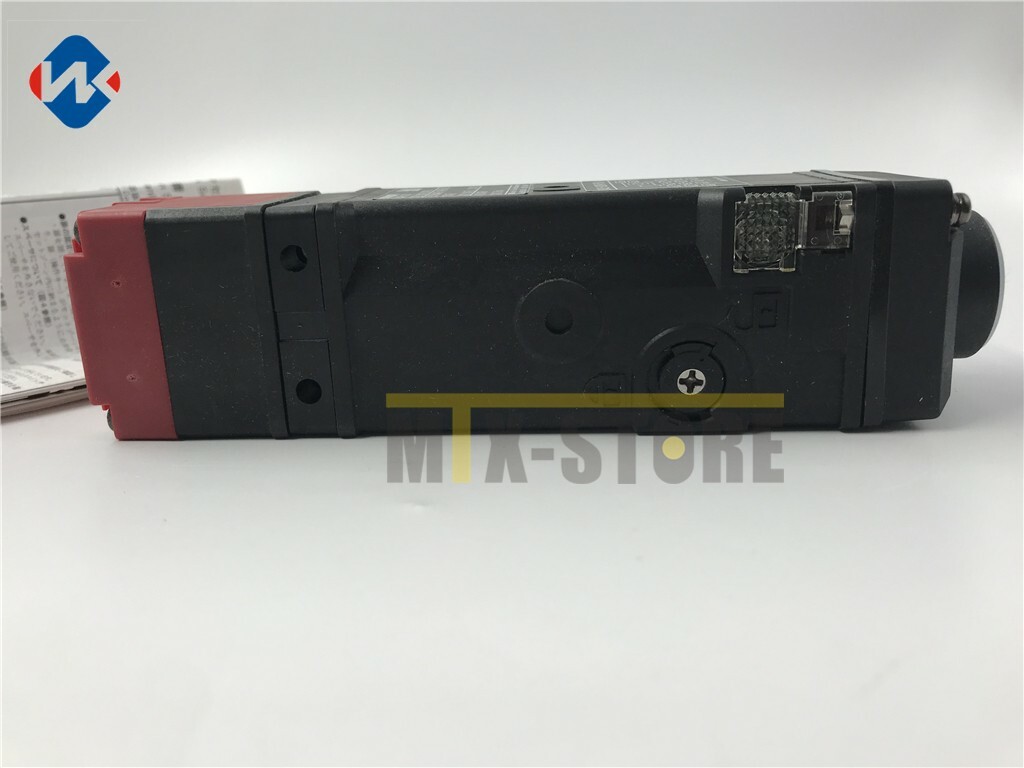 1PC New IN Box Omron D4SL-N2NFA-DN Safety Door Switch #G