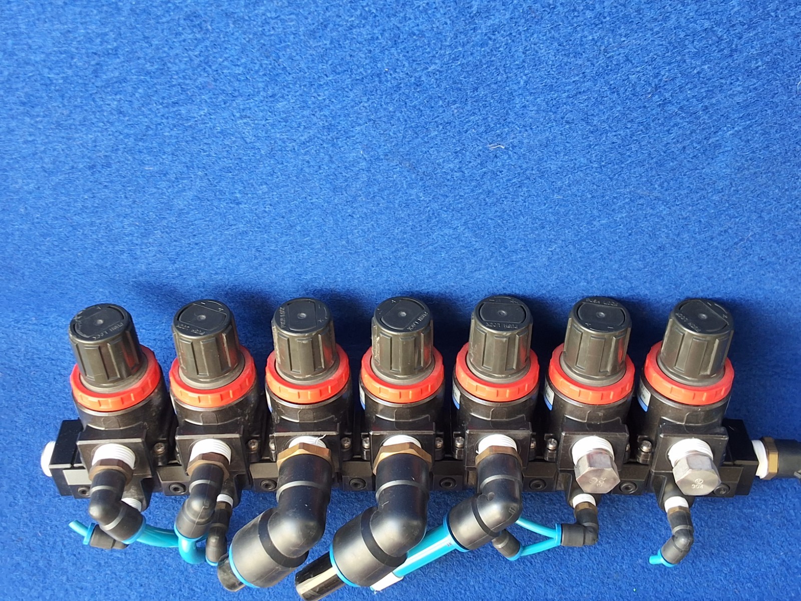 Koganei R300M7AS3-28W Regulator MR303-03-28W 0.05-0.25MPa 7-Port Manifold.