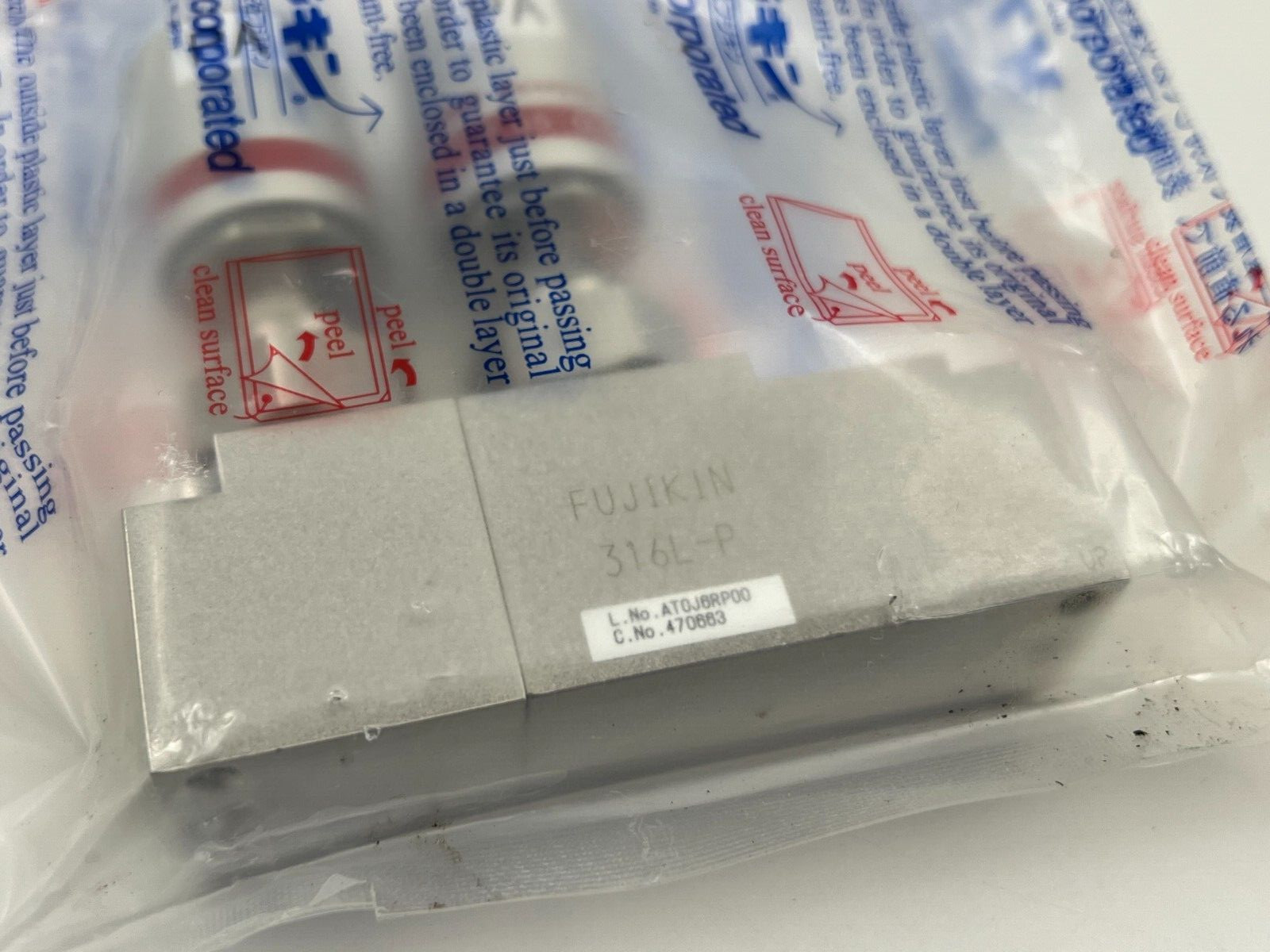 FUJIKIN DIAPHRAGM BLOCK VALVES TYPE N.C. O.P. 0.5~0.6MPA