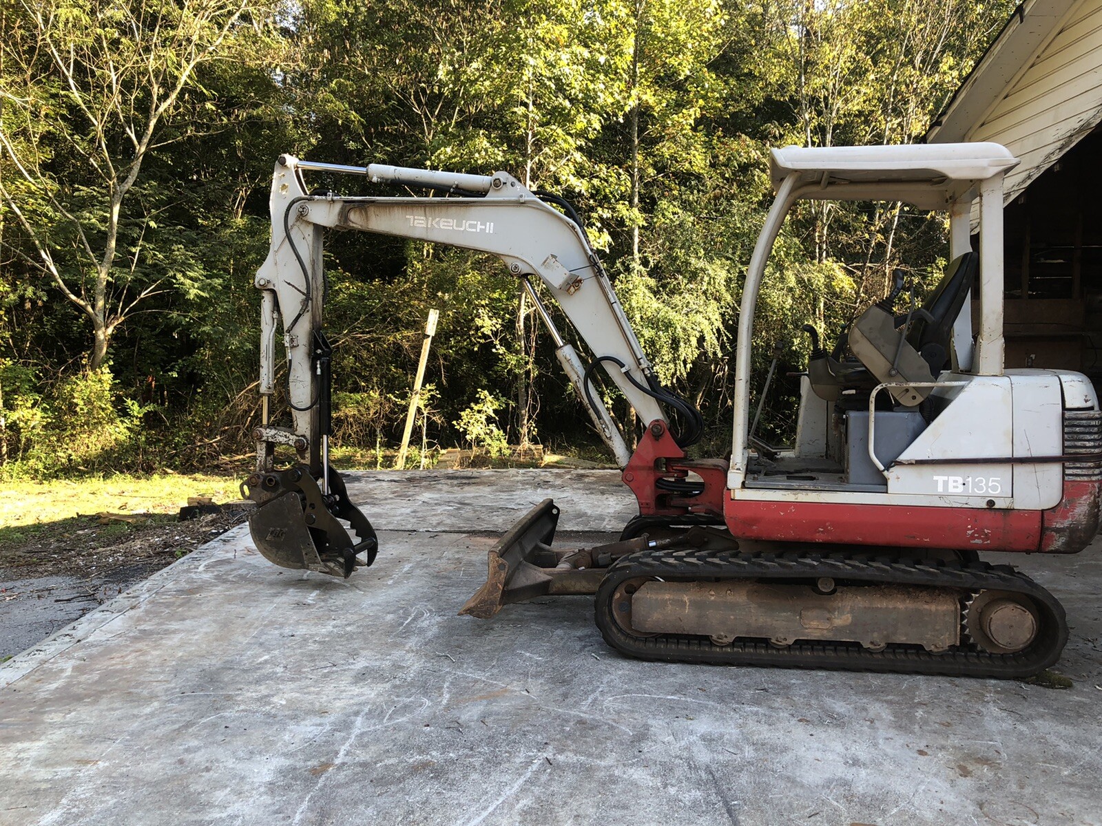 Takeuchi TB135 TB035 Pin On Hydraulic Thumb Clamp Grapple Kit