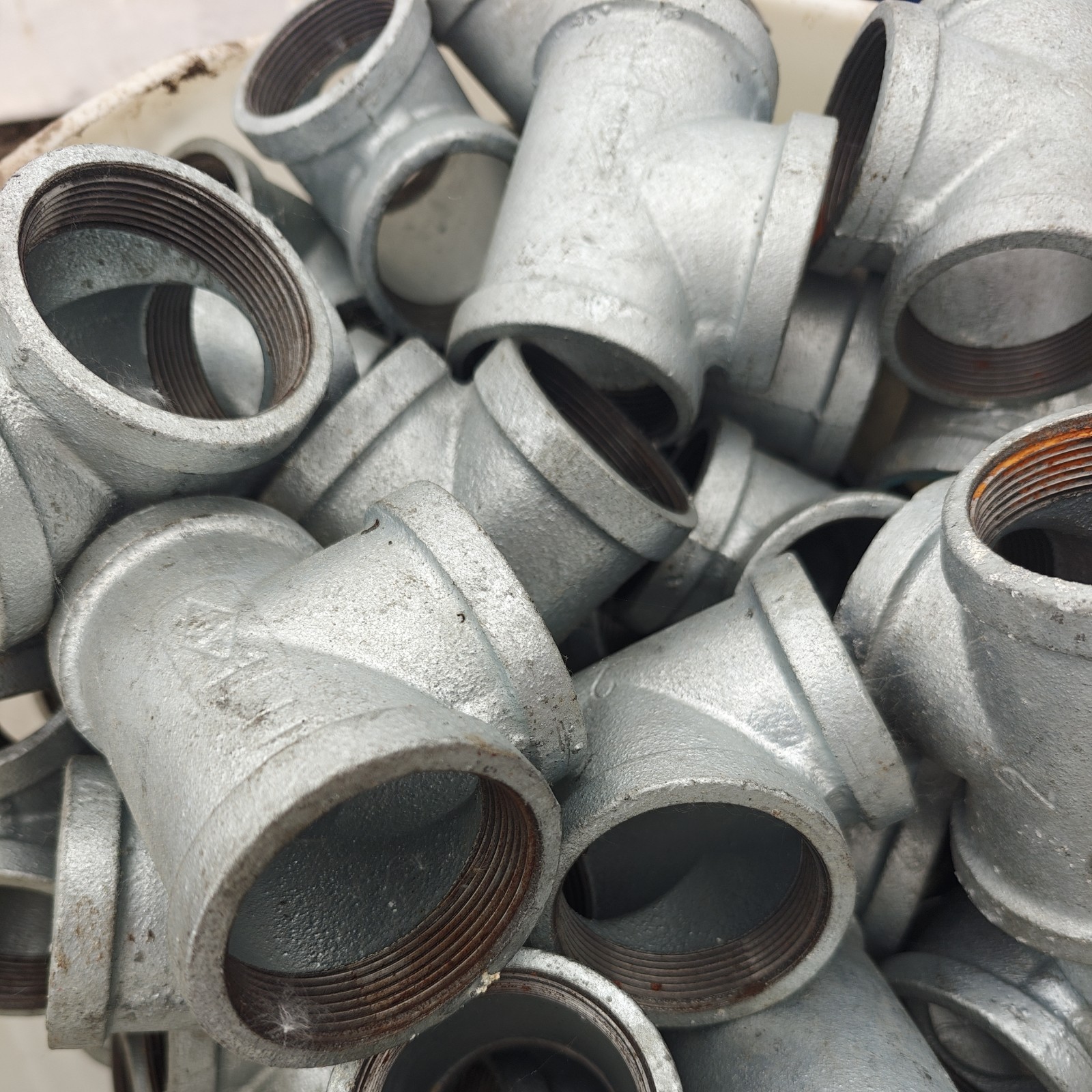 2″ 150 Female NPT Tee Galvanized Malleable Iron Pipe Fitting MI030941GMI