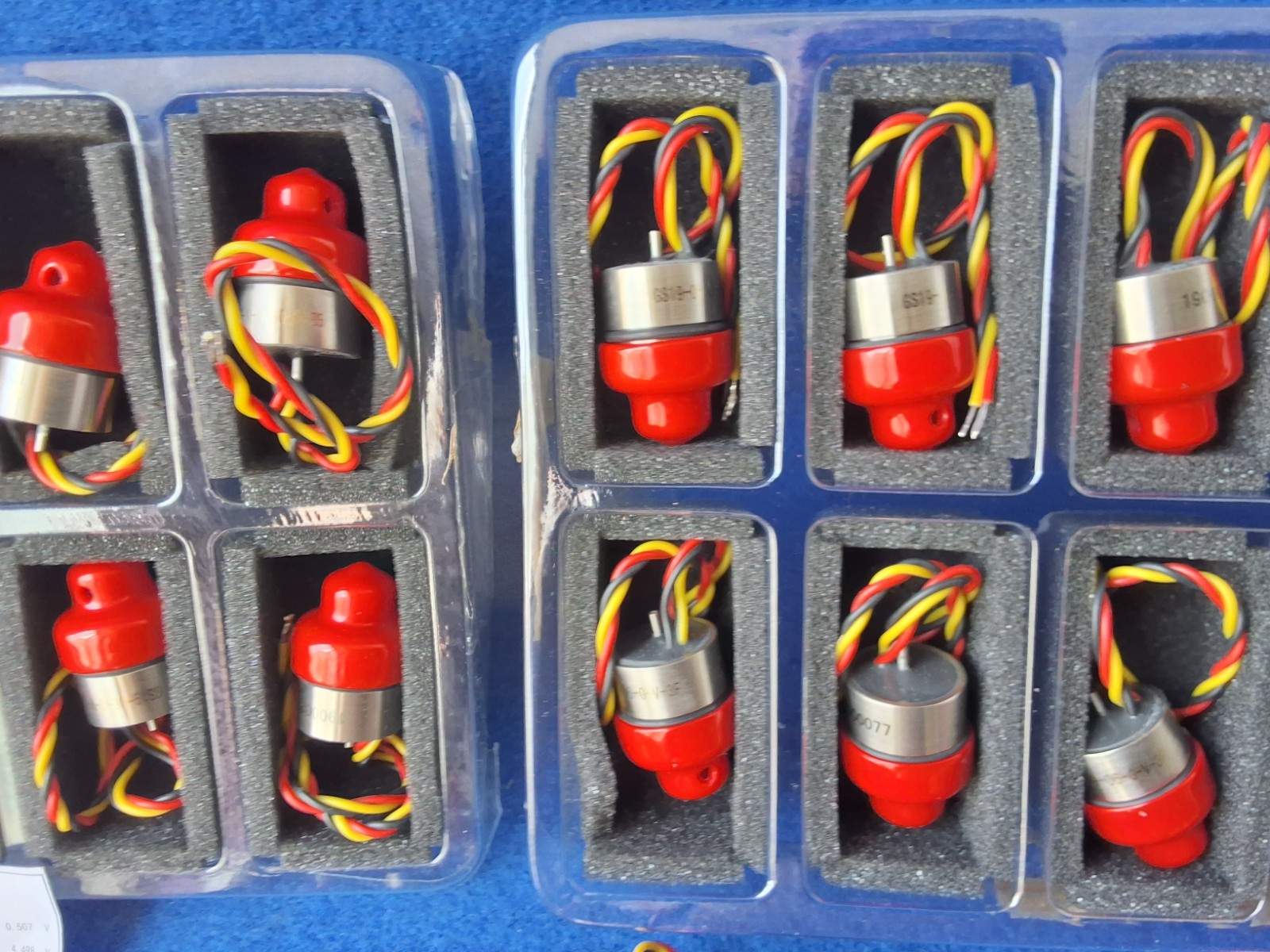 Lot of 29 Pressure Sensors GS19-06-G-V-3F Range: 0.25 MPa.