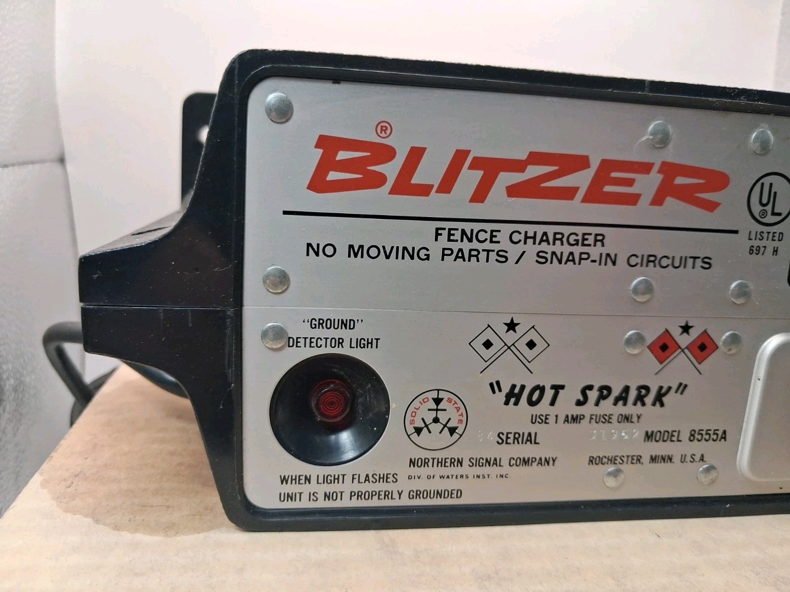 Vtg Blitzer Electric Fence Charger “Hot Spark” 8555A Working 20 Miles
