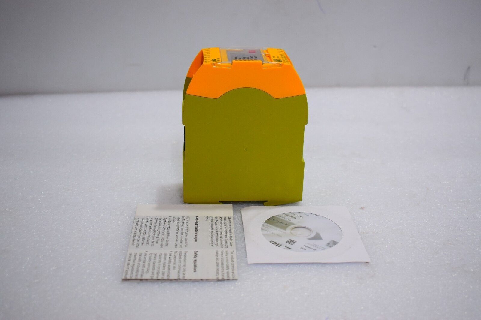 PILZ 772000 PNOZ mm0p CONFIGURABLE SAFE COMPACT CONTROLLERS NEW OPEN