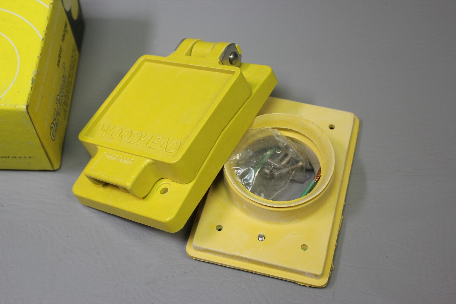 NEW WOODHEAD OIL PROOF NEOTEX WATERTITE RECEPTACLE COVER 6700