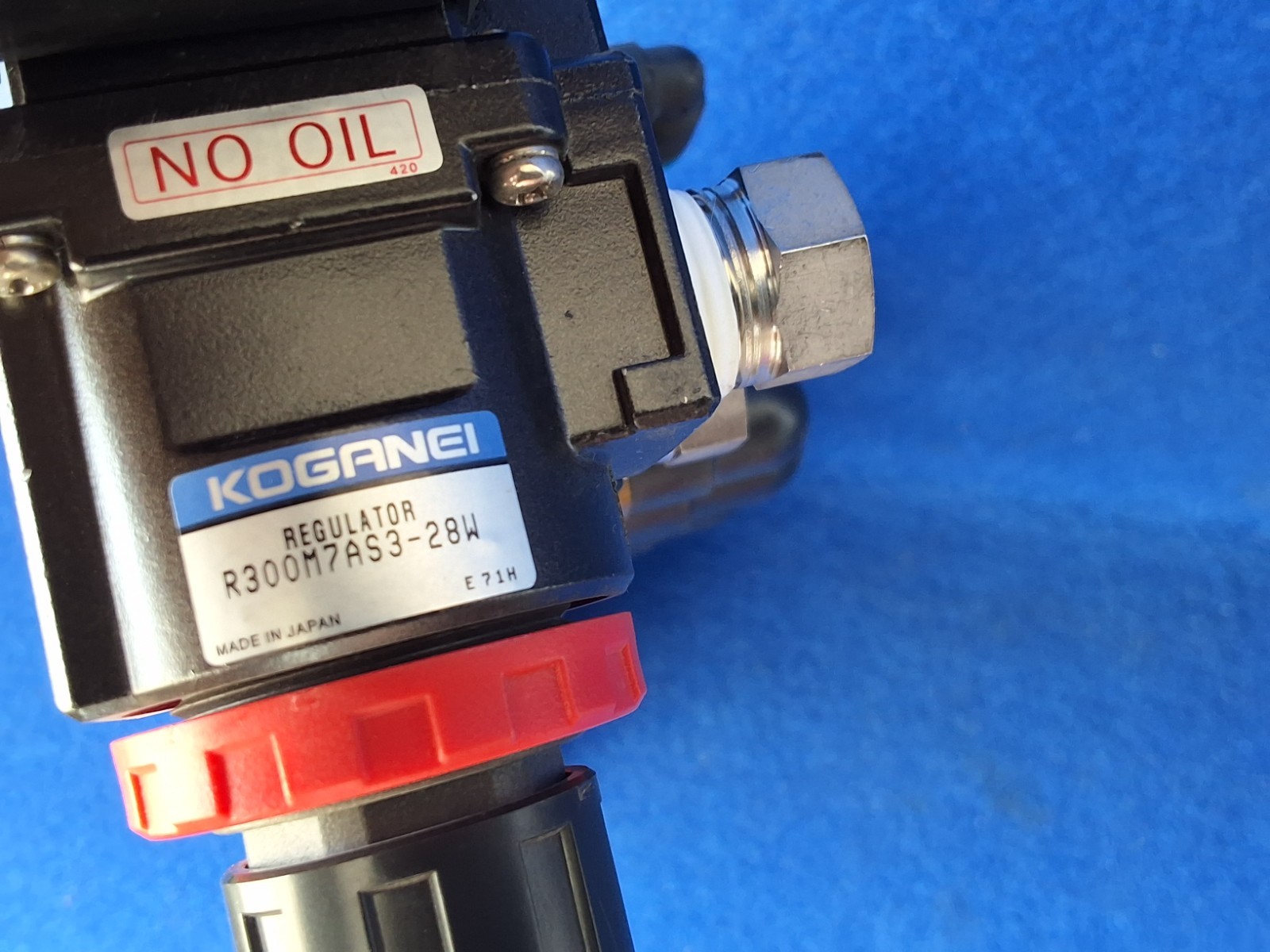 Koganei R300M7AS3-28W Regulator MR303-03-28W 0.05-0.25MPa 7-Port Manifold.