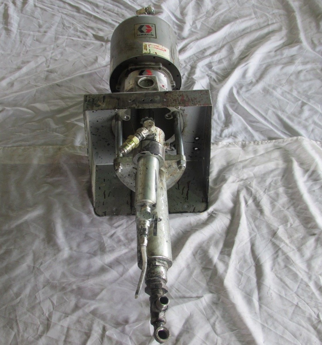 GRACO 230-983 SENATOR PUMP E92A SERIES 13-1 RATIO ***FAIR***