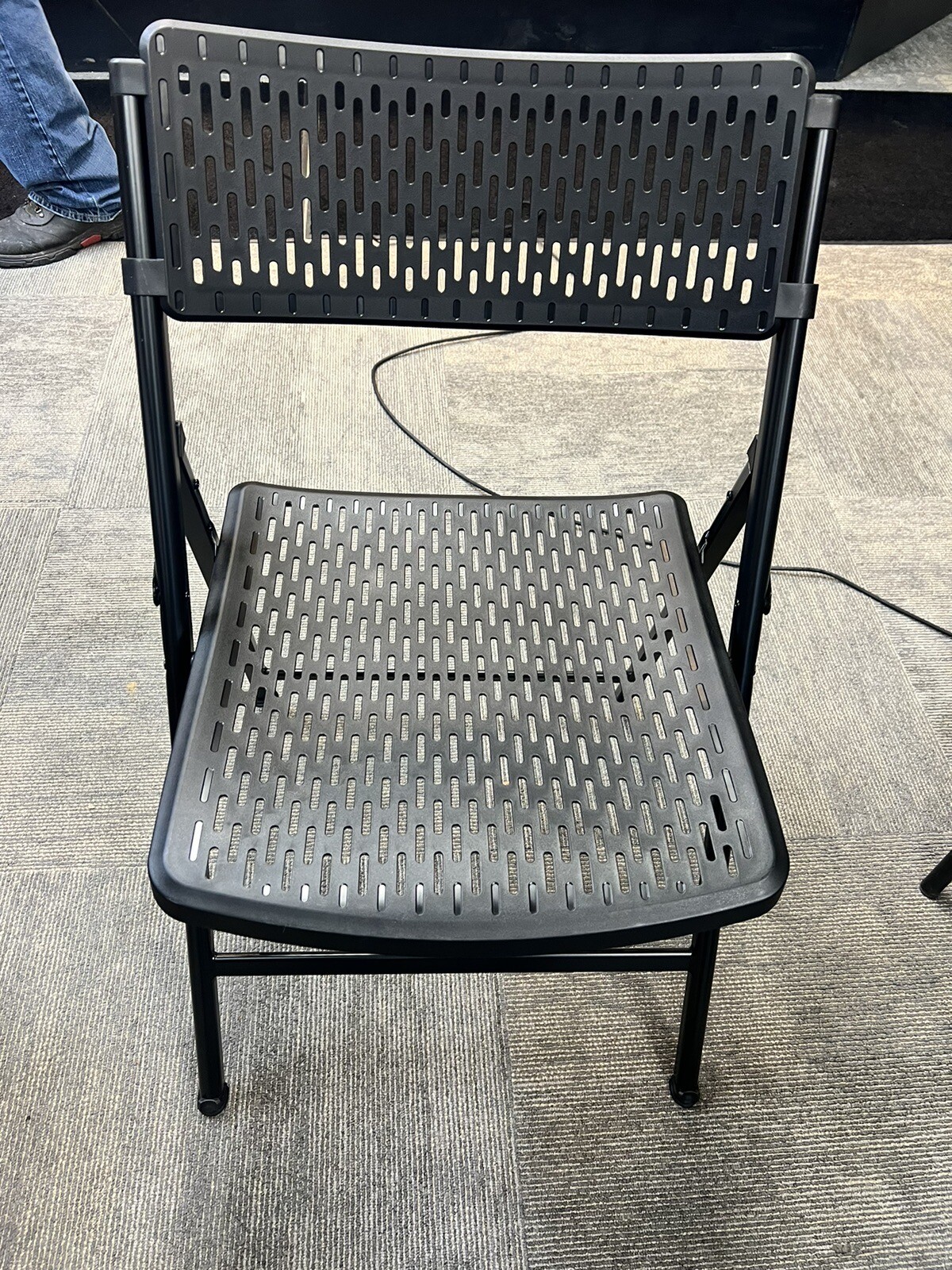New Folding Chairs Unline Indoor Outdoor Vented 4 Pack Brand New H-7691