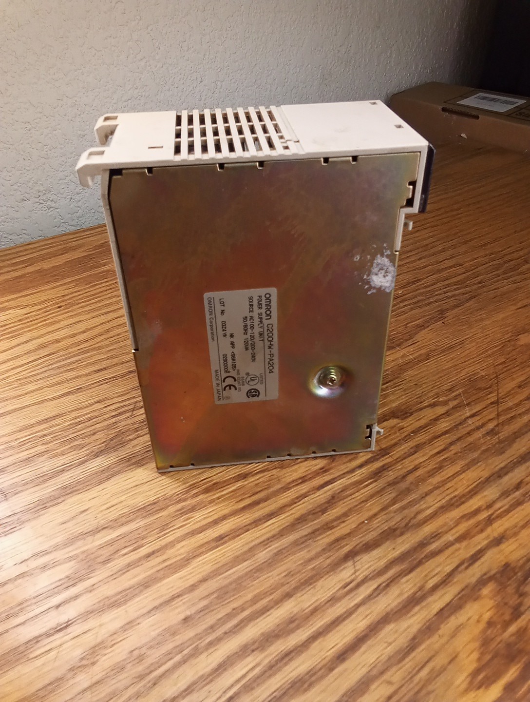 OMRON C200HW-PA204 power Supply