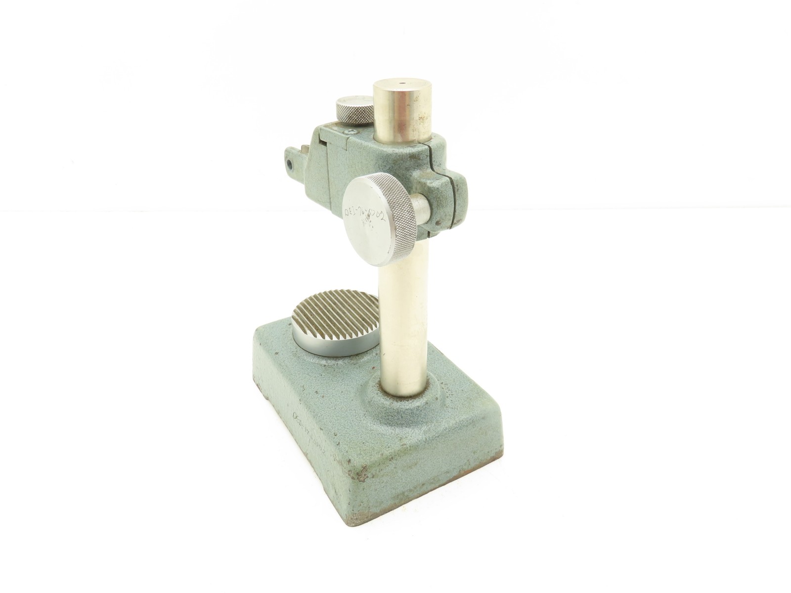 Mitutoyo 7003 Indicator Transfer Stand Serrated Anvil 6-3/8″H Post 3/8″ Stem