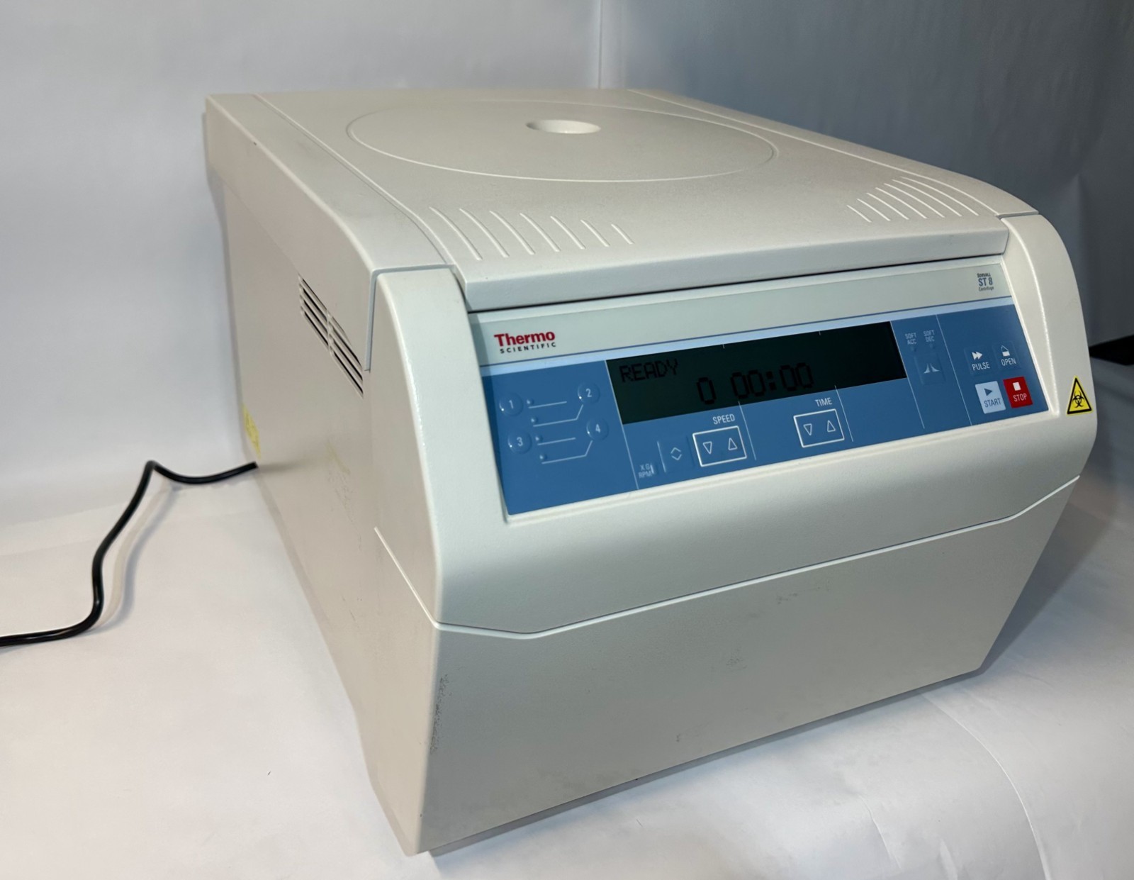 Thermo Scientific Sorvall ST 8 Centrifuge 75007200 Benchtop Lab w/ Rotor 120V