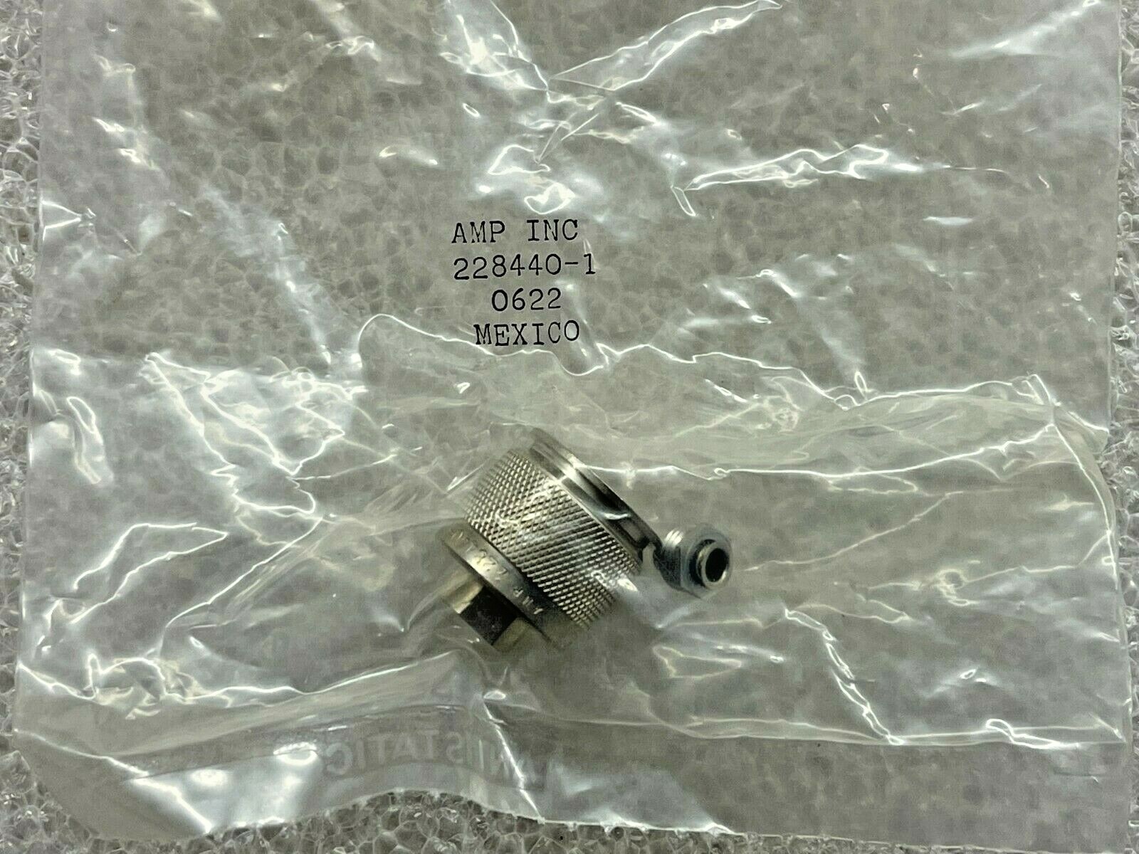 228440-1, AMP, N Type Connector Plug, Male Pin 50Ohm Free Hanging (In-Line)