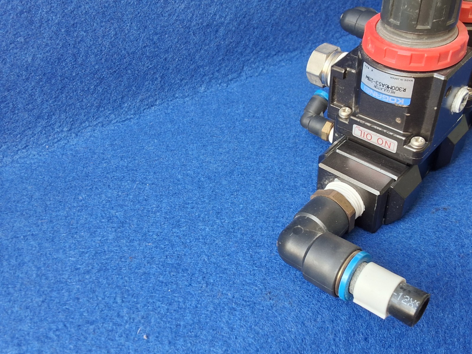 Koganei R300M6AS3-28W Regulator MR303-03-28W 0.05-0.25MPa 6-Port Manifold.
