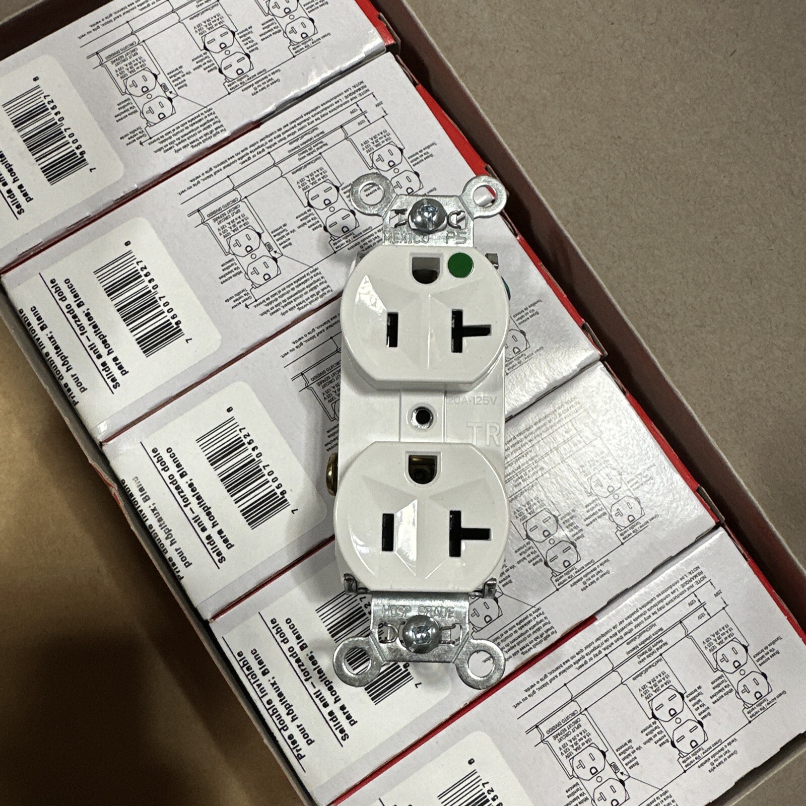 ⚡️Pass & Seymour TR8300H-W 20A Duplex Receptacle 125V 5-20R White Tamper Res⚡️