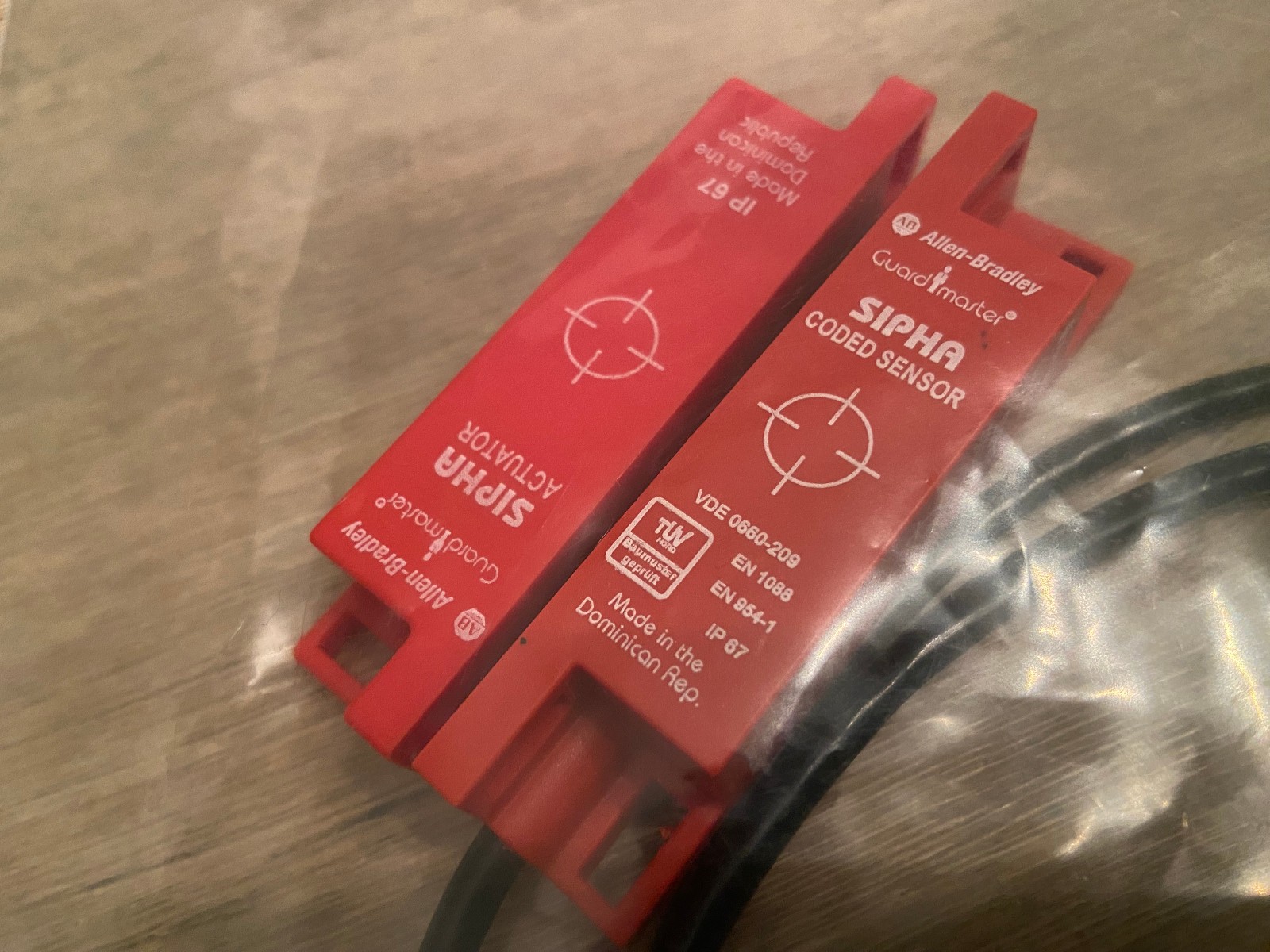 Allen-Bradley Sipha VDE 0660-209 Coded Sensor Safety Switch, IP67, 9-12mm Range