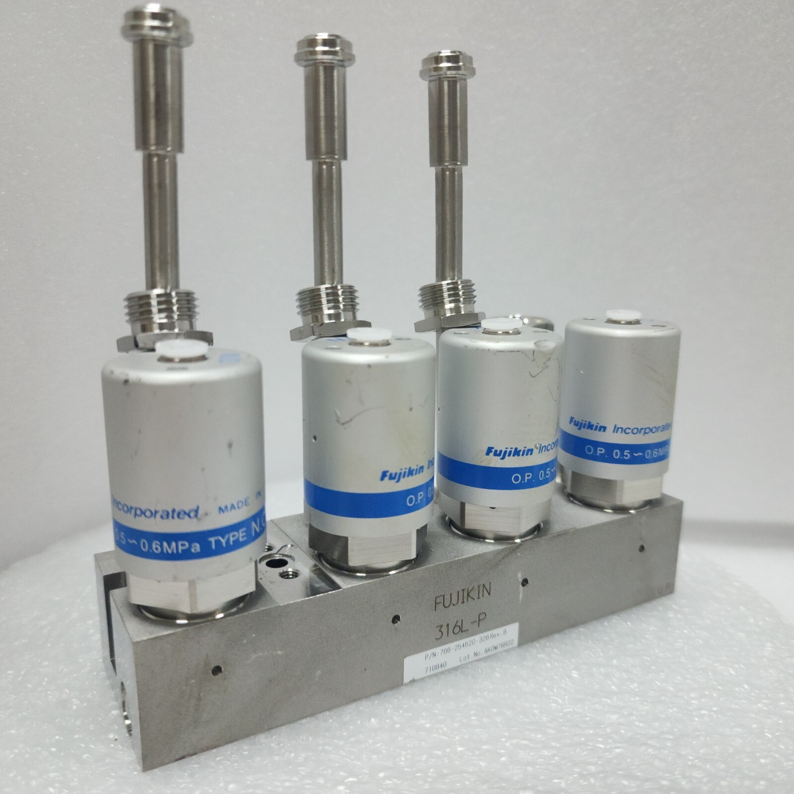 Lam 766-254520-326 Rev B, 4xFujikin 0.5~0.6 MPa Type N.O Assembly Valve, 97139