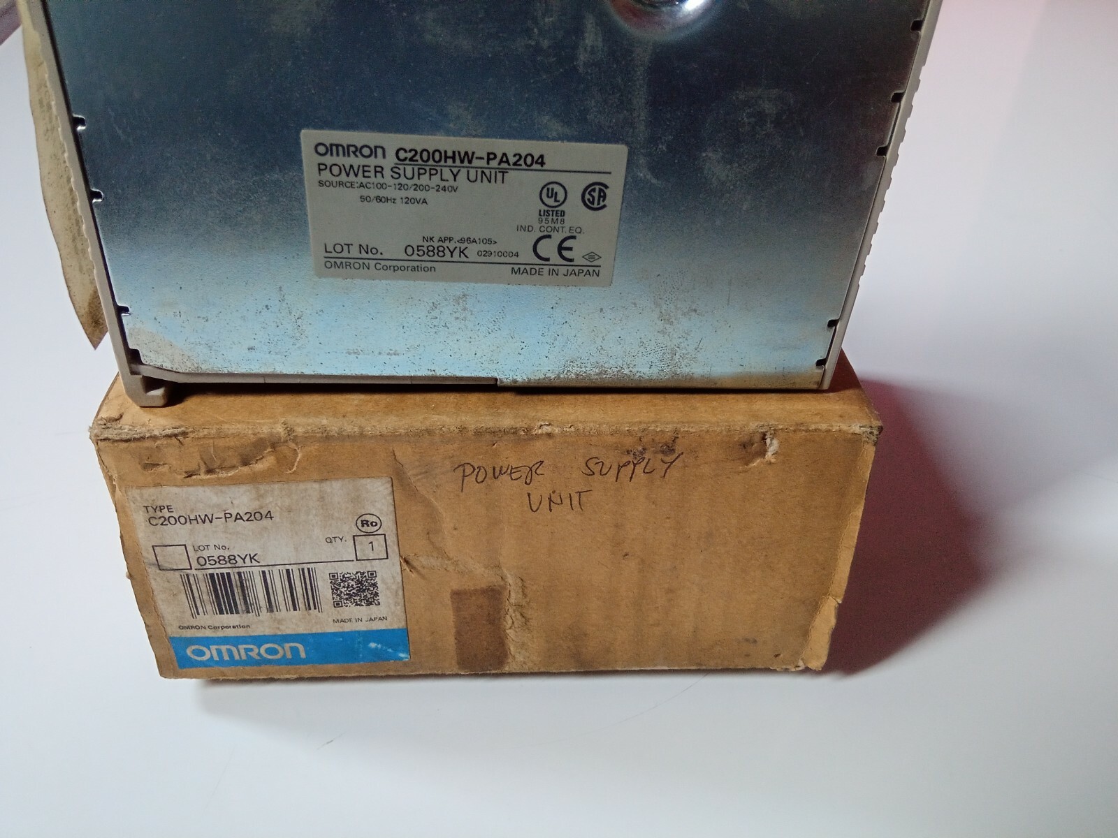 OMRON TYPE C200HW-PA204 POWER SUPPLY UNIT NEW
