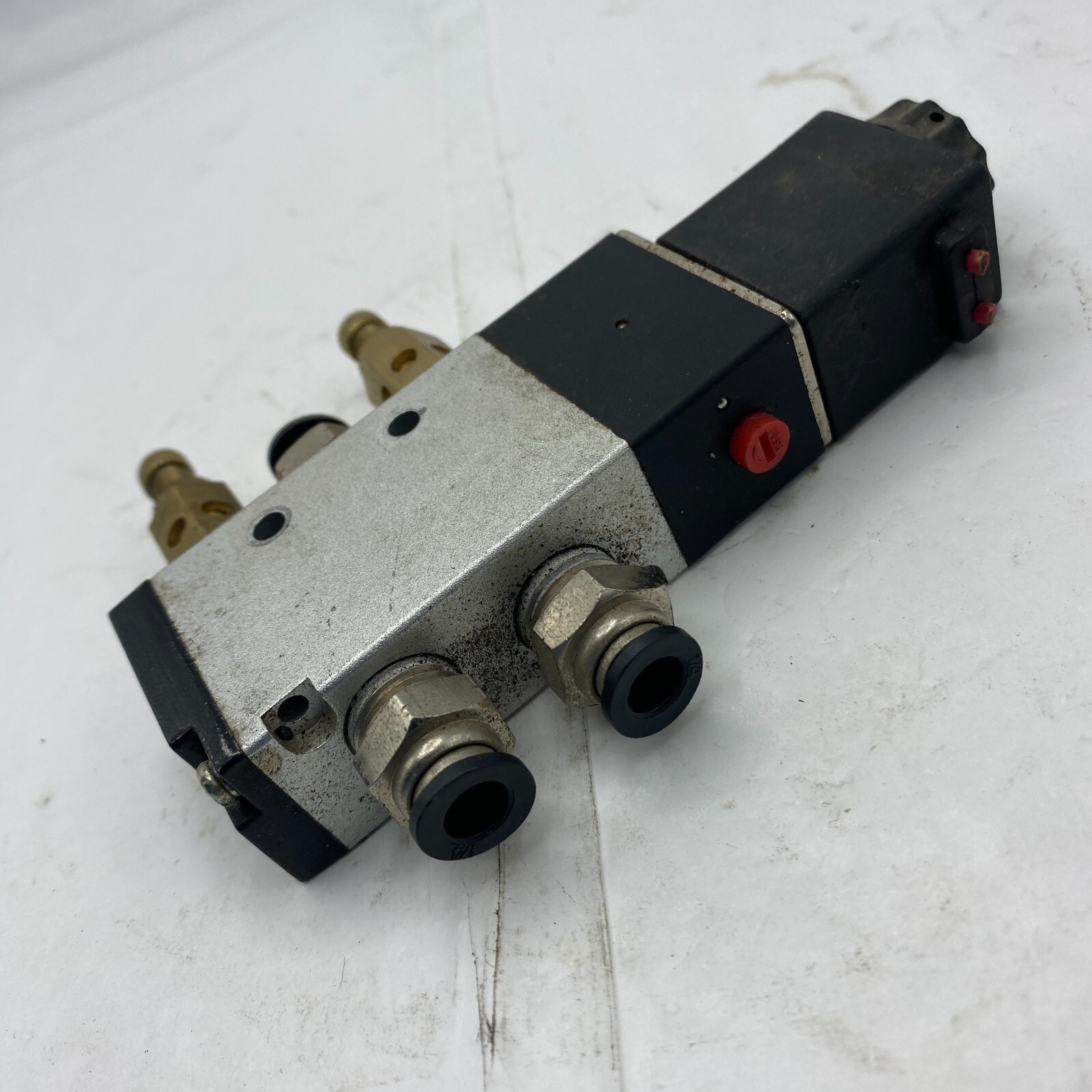 AirTac 4V210-08 Solenoid Pneumatic Air Valve 0.15-0.8MPa