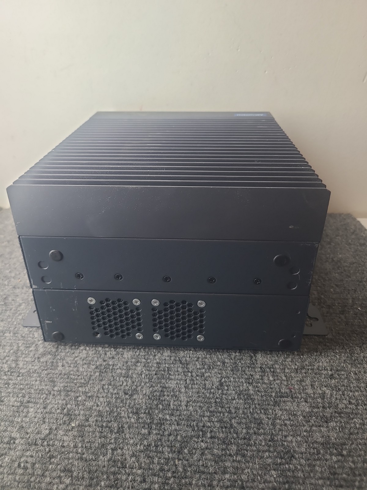 ADVANTECH MIC-770 V3 COMPACT FANLESS SYSTEM W/ MIC-75M20 i-MODULE SSD 256GB